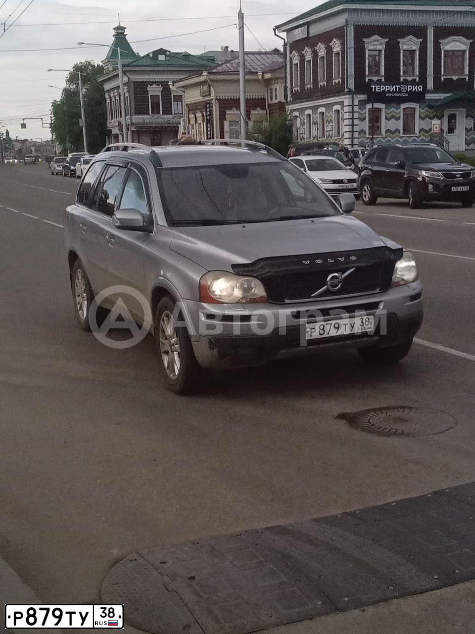 Фото автомобиля VOLVO XC90, 2006 — госномер Р879ТУ38. Цвет: СЕРЕБРИСТЫЙ