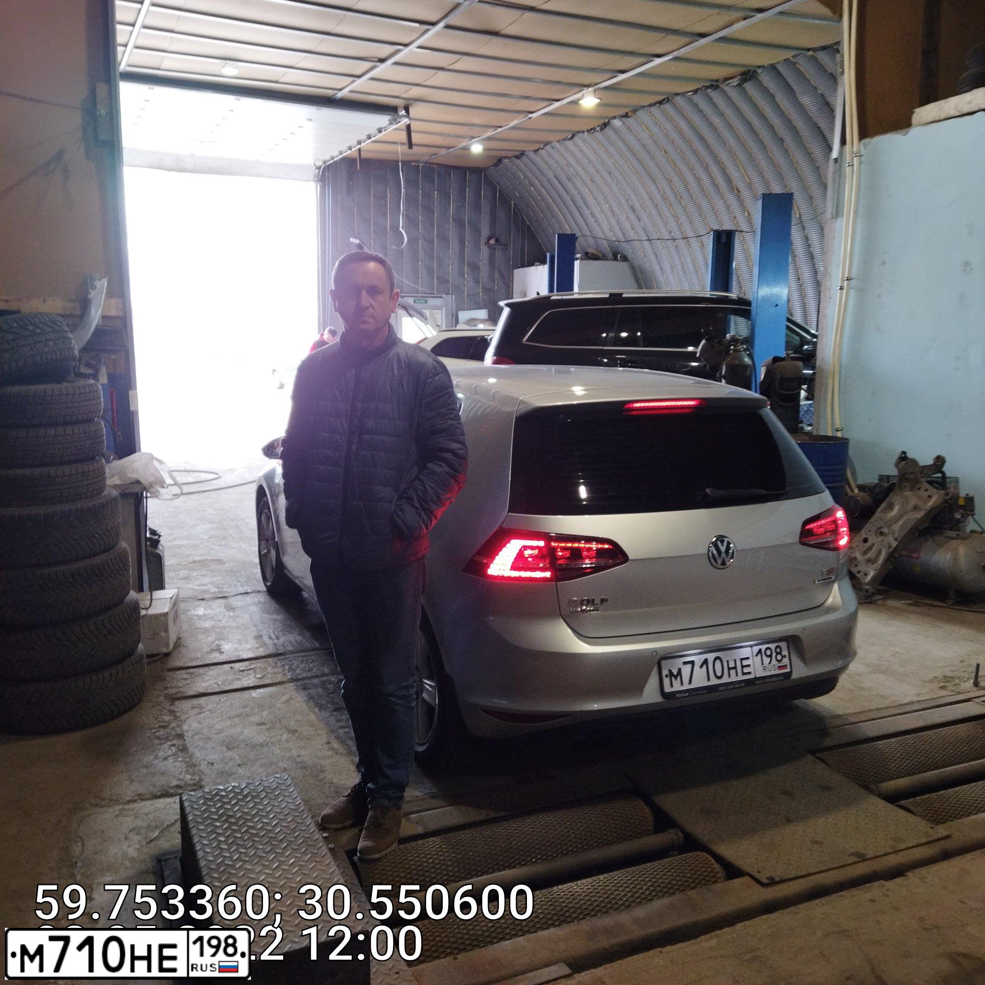 Фото автомобиля VOLKSWAGEN GOLF, 2014 — госномер А178ТС178. Цвет: Серебристый