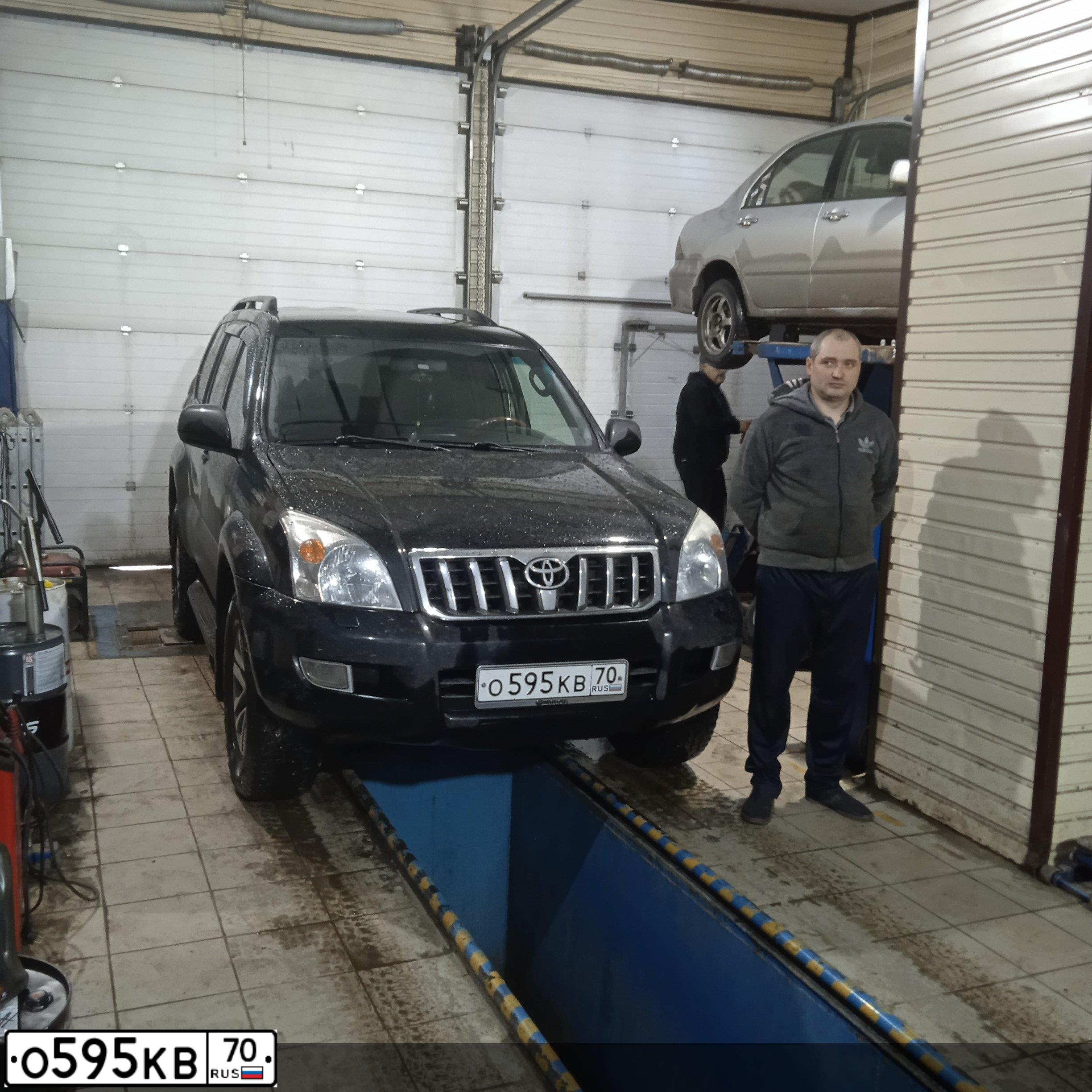Фото автомобиля TOYOTA LAND CRUISER, 2003 — госномер О071РЕ142. Цвет: ЧЕРНЫЙ