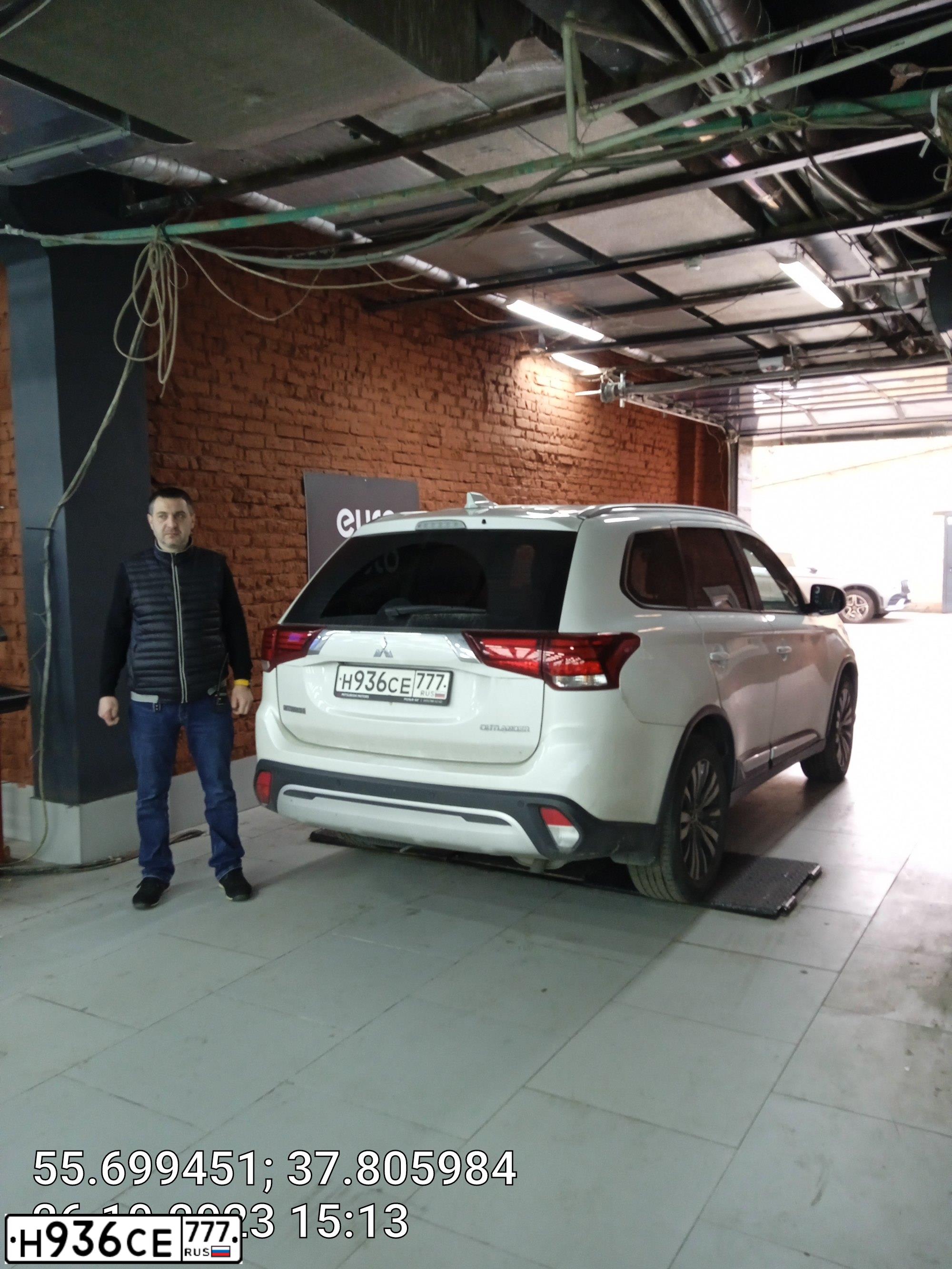 Фото автомобиля MERCEDES A-KLASSE, 2014 — госномер У158СУ799. Цвет: ФИОЛЕТОВЫЙ