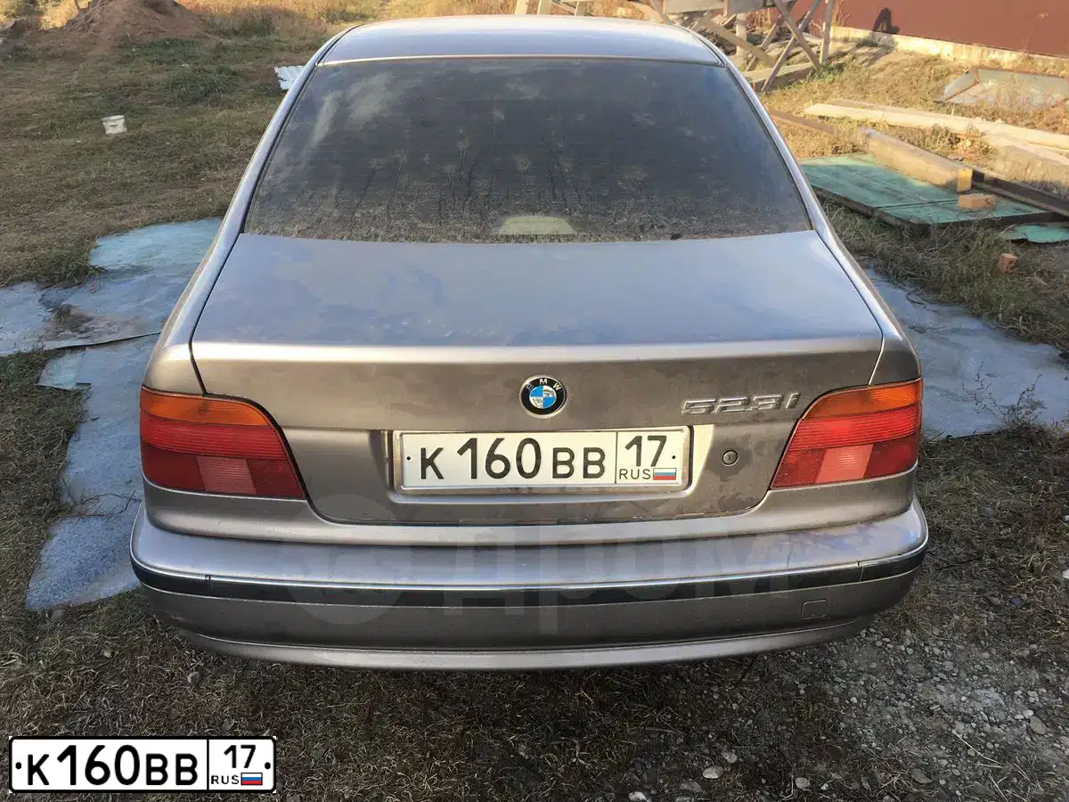 Фото автомобиля BMW SERIE 5, 1999 — госномер У995НР124. Цвет: Серый