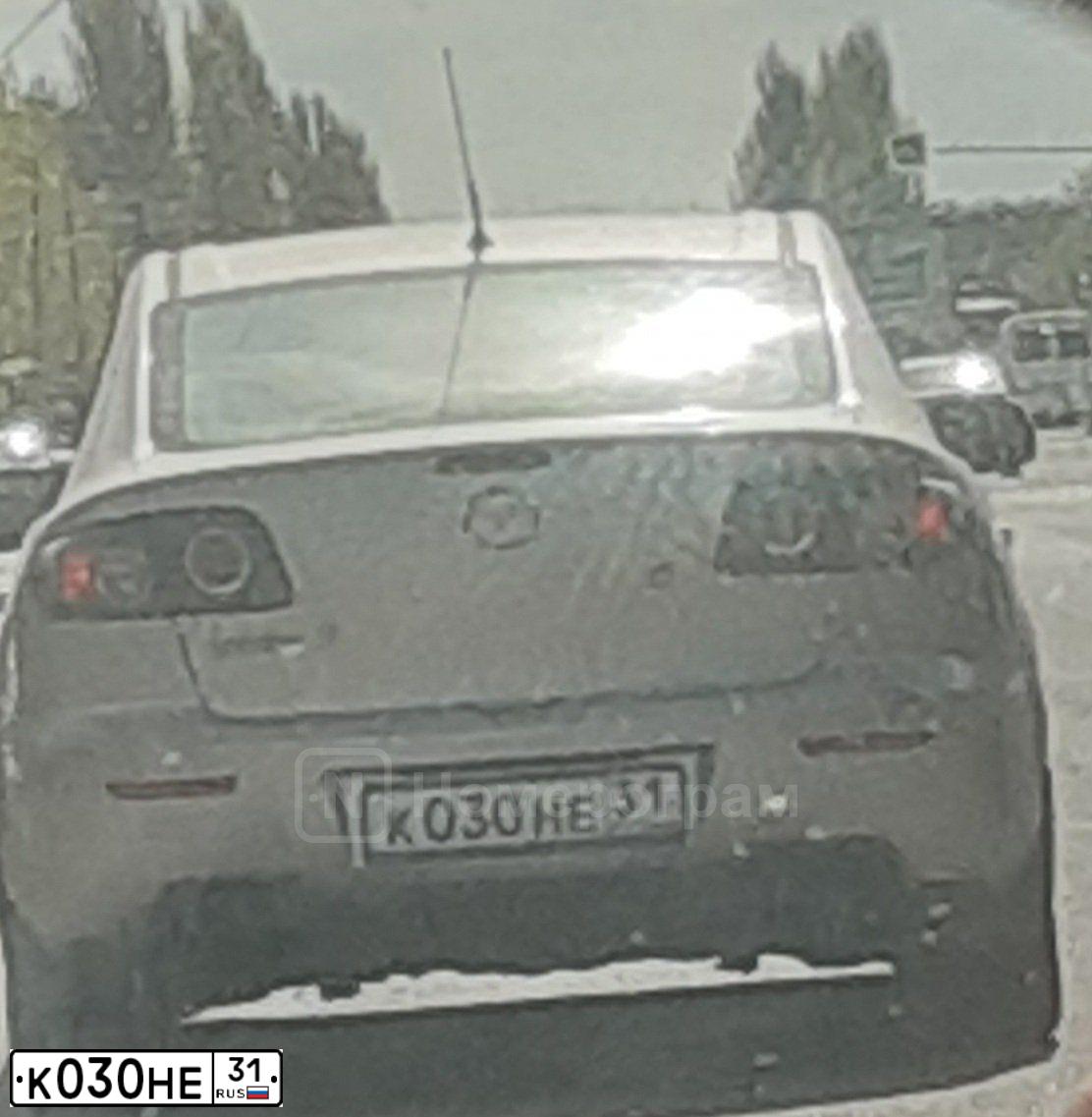 Фото автомобиля MAZDA 3, 2007 — госномер С429МЕ40. Цвет: СЕРО-ЗОЛОТИСТЫЙ