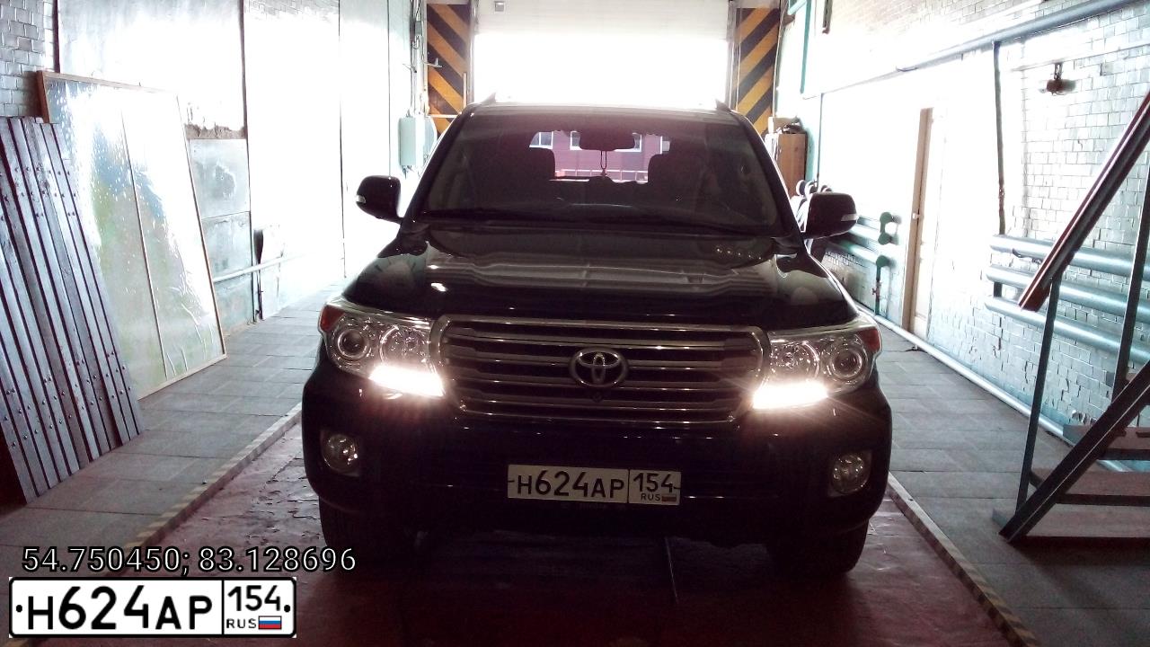 Фото автомобиля TOYOTA LANDCRUISER 200, 2013 — госномер Н624АР154. Цвет: ЧЕРНЫЙ
