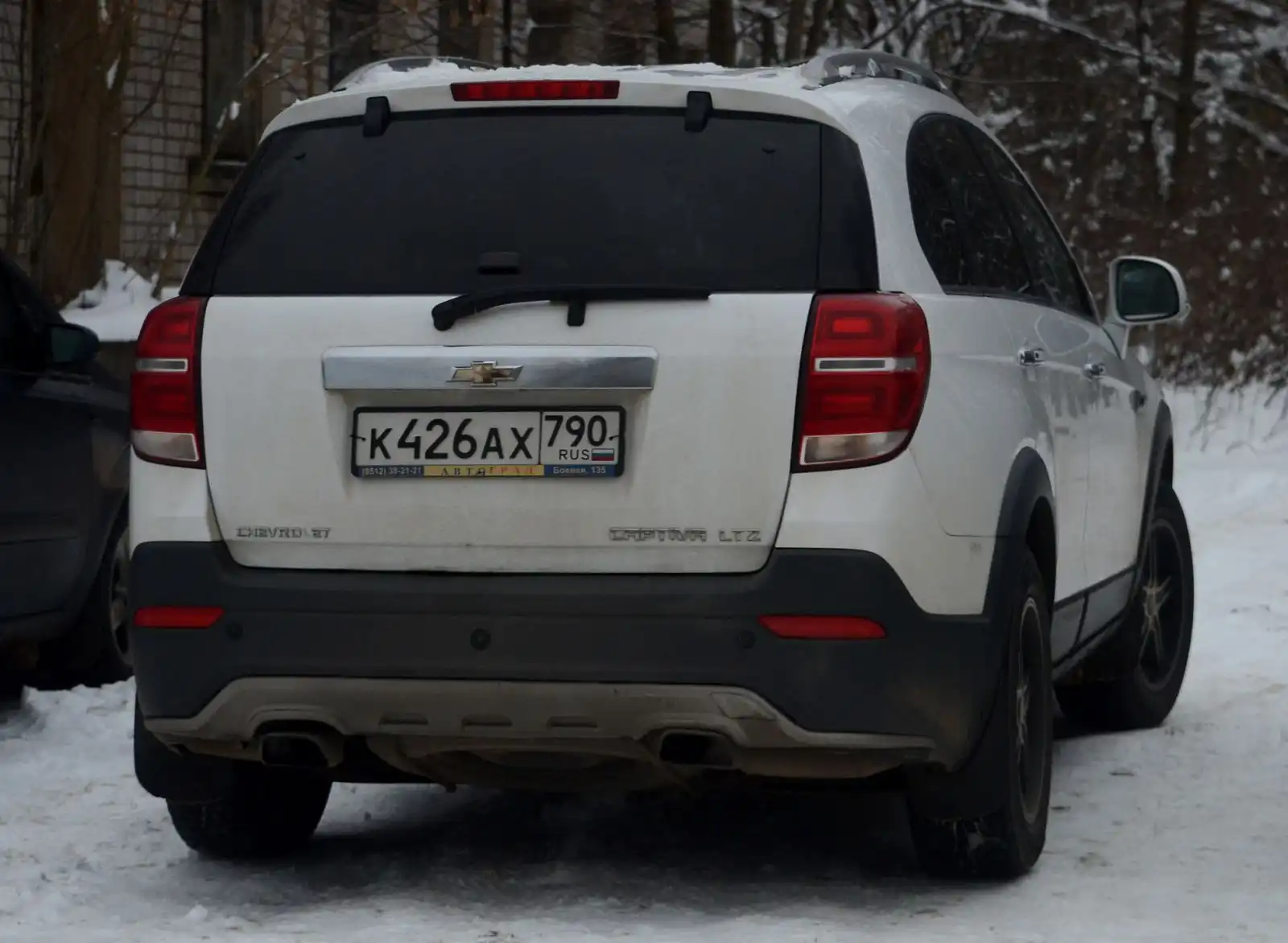 Фото автомобиля CHEVROLET CAPTIVA, 2014 — госномер К426АХ790. Цвет: Белый