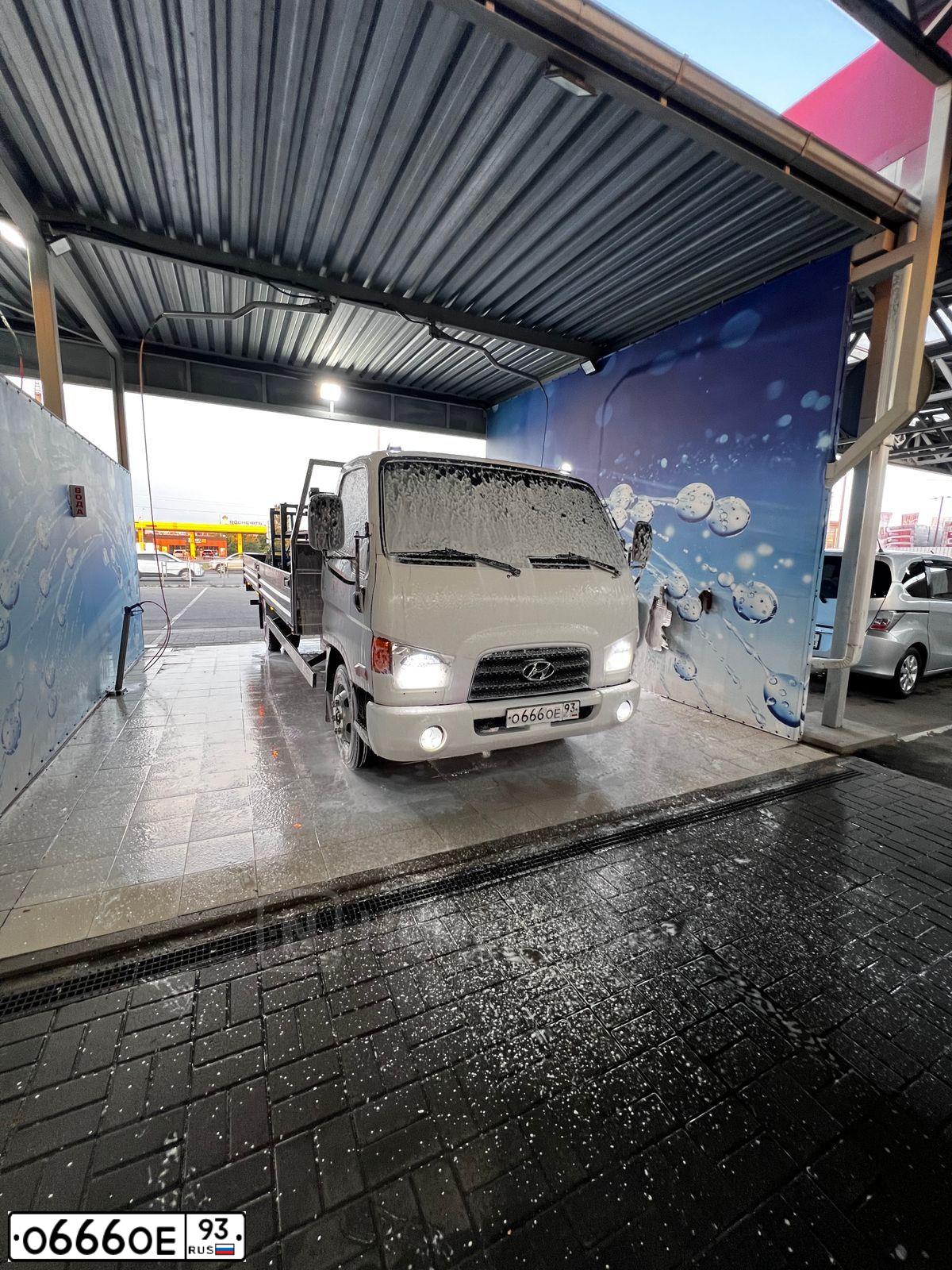 Фото автомобиля HYUNDAI MIGHTY, 2011 — госномер О666ОЕ93. Цвет: Белый