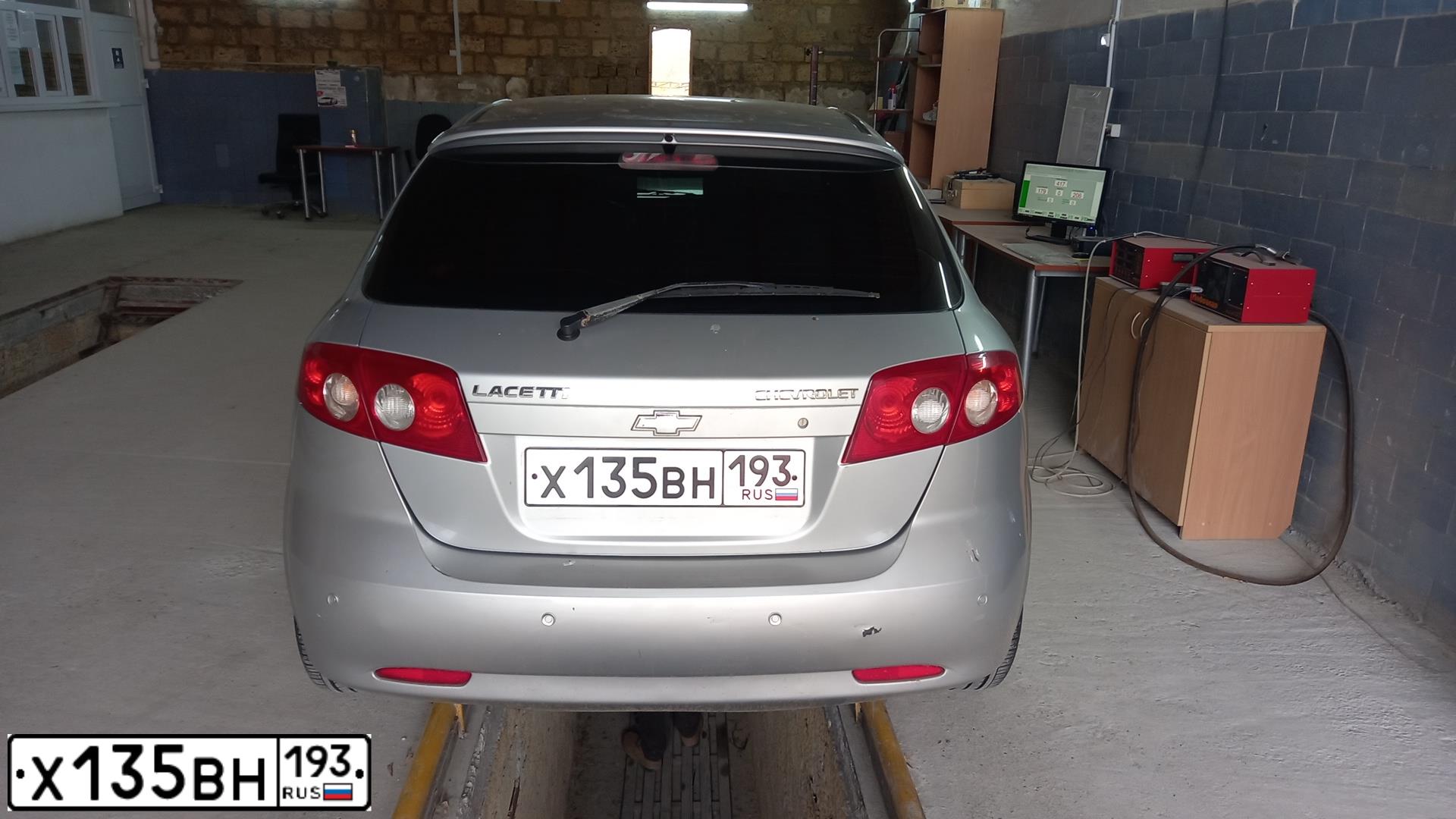 Фото автомобиля CHEVROLET LACETTI, 2005 — госномер Н655АВ82. Цвет: СЕРЕБРИСТЫЙ
