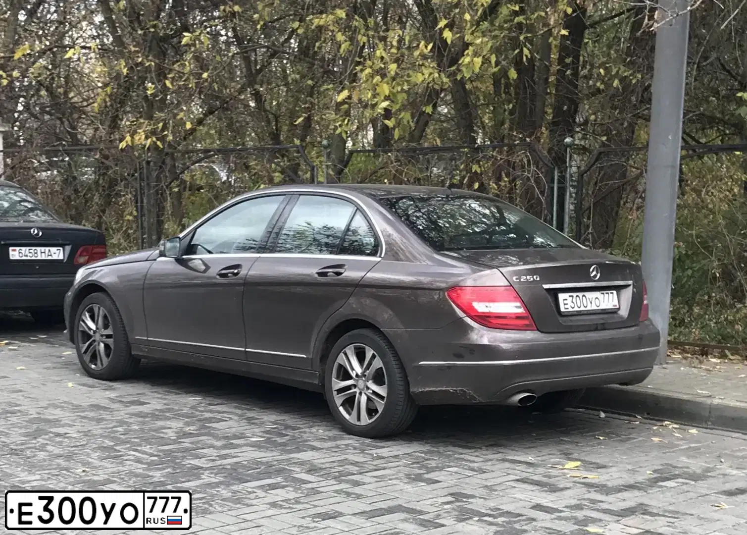 Фото автомобиля MERCEDES C-KLASSE, 2013 — госномер Е300УО777. Цвет: Коричневый