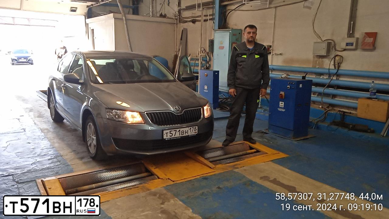 Фото автомобиля SKODA OCTAVIA, 2014 — госномер К619ОЕ53. Цвет: ТЕМНО СЕРЫЙ