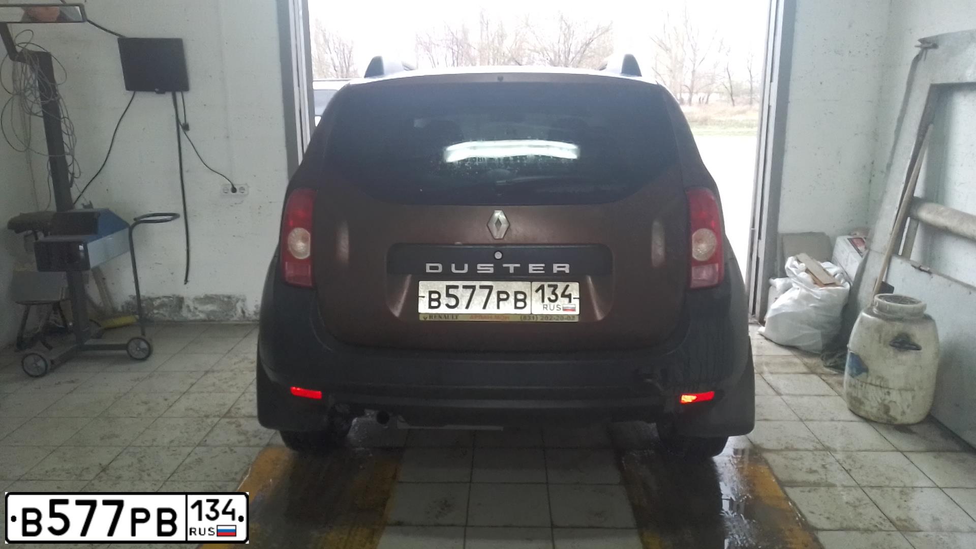 Фото автомобиля RENAULT DUSTER, 2014 — госномер В577РВ134. Цвет: КОРИЧНЕВЫЙ