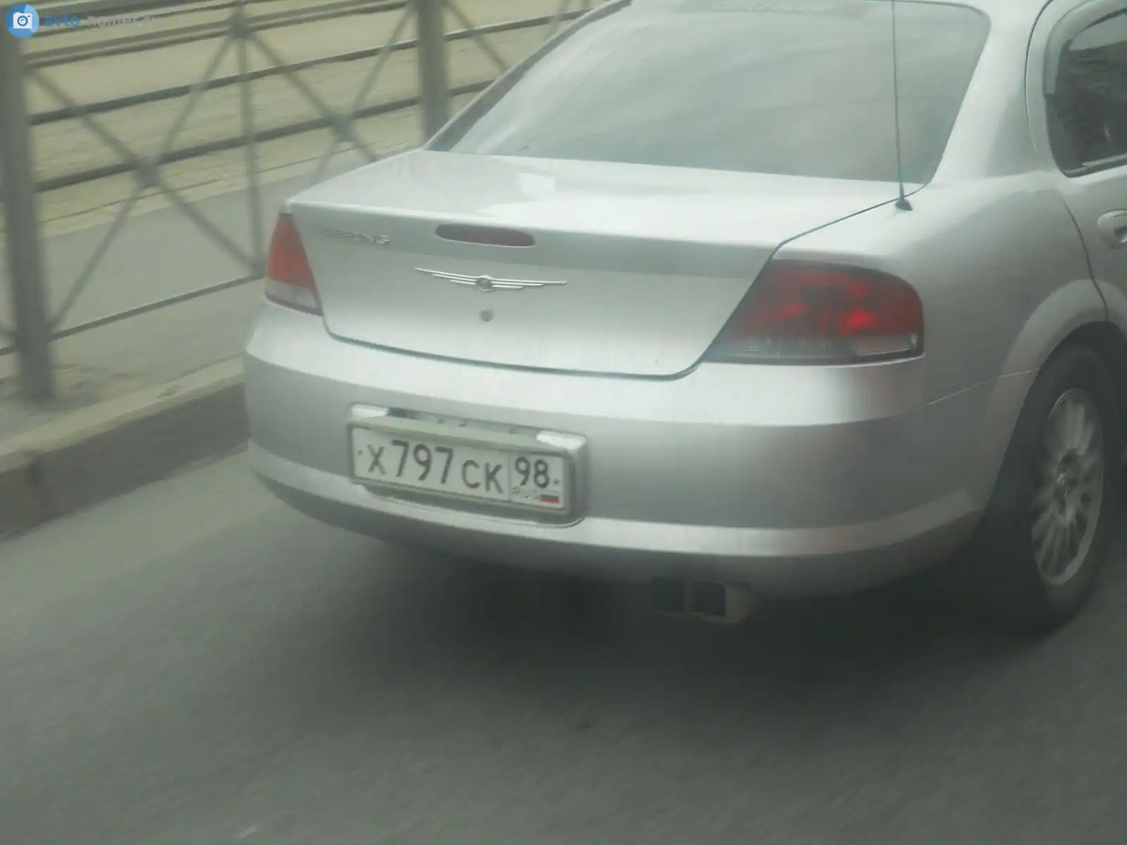 Фото автомобиля CHRYSLER SEBRING, 2005 — госномер Н255МС761. Цвет: СЕРЕБРИСТЫЙ