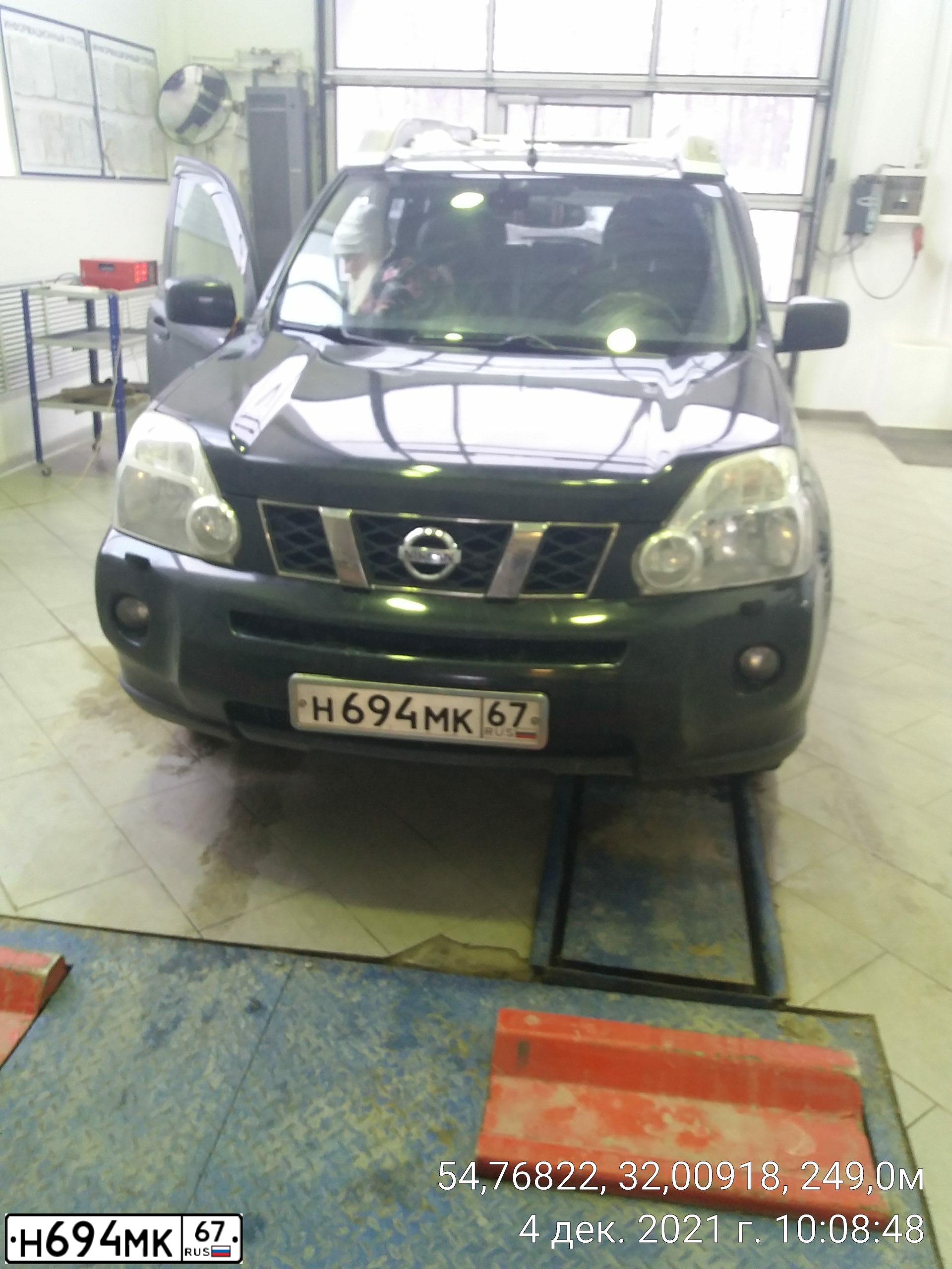Фото автомобиля NISSAN X-TRAIL, 2010 — госномер Н694МК67. Цвет: ЧЕРНЫЙ