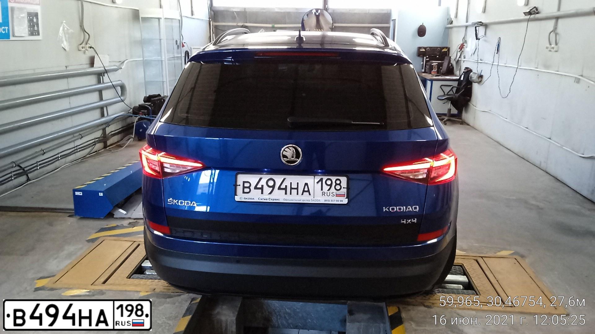 Фото автомобиля SKODA KODIAQ, 2018 — госномер В494НА198. Цвет: ЯРКО-СИНИЙ