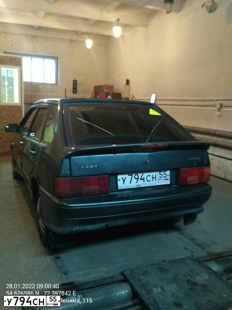 Фото автомобиля LADA 2114 SAMARA, 2008 — госномер М853КУ196. Цвет: Серо-сине-зеленый