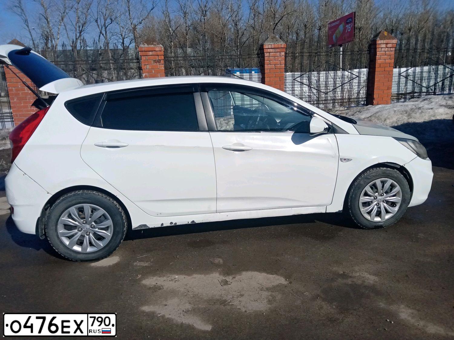 Фото автомобиля HYUNDAI SOLARIS, 2014 — госномер Е241ЕР750. Цвет: Белый