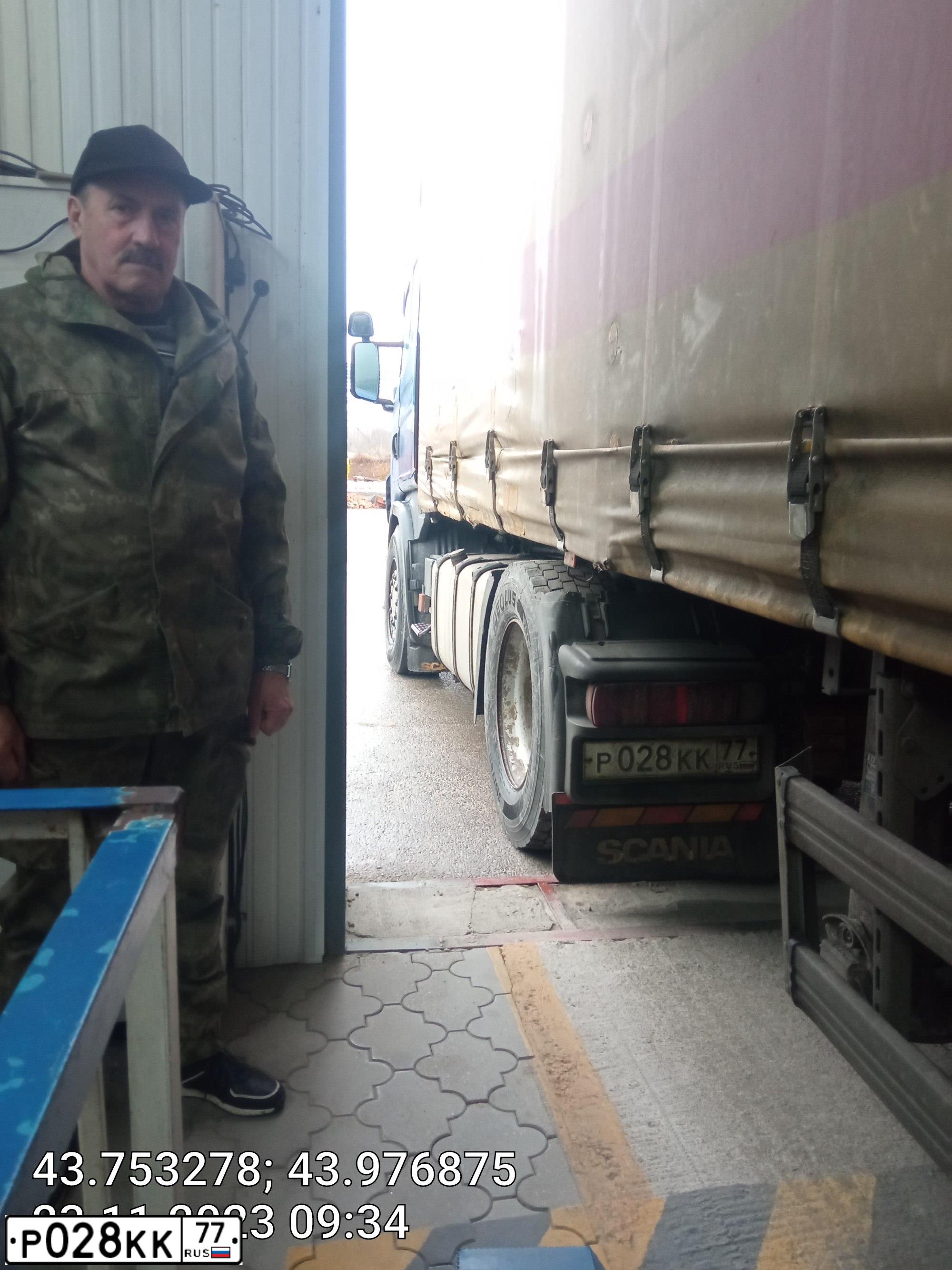 Фото автомобиля SCANIA SERIE G /4X2/, 2011 — госномер Р028КК77. Цвет: СИНИЙ
