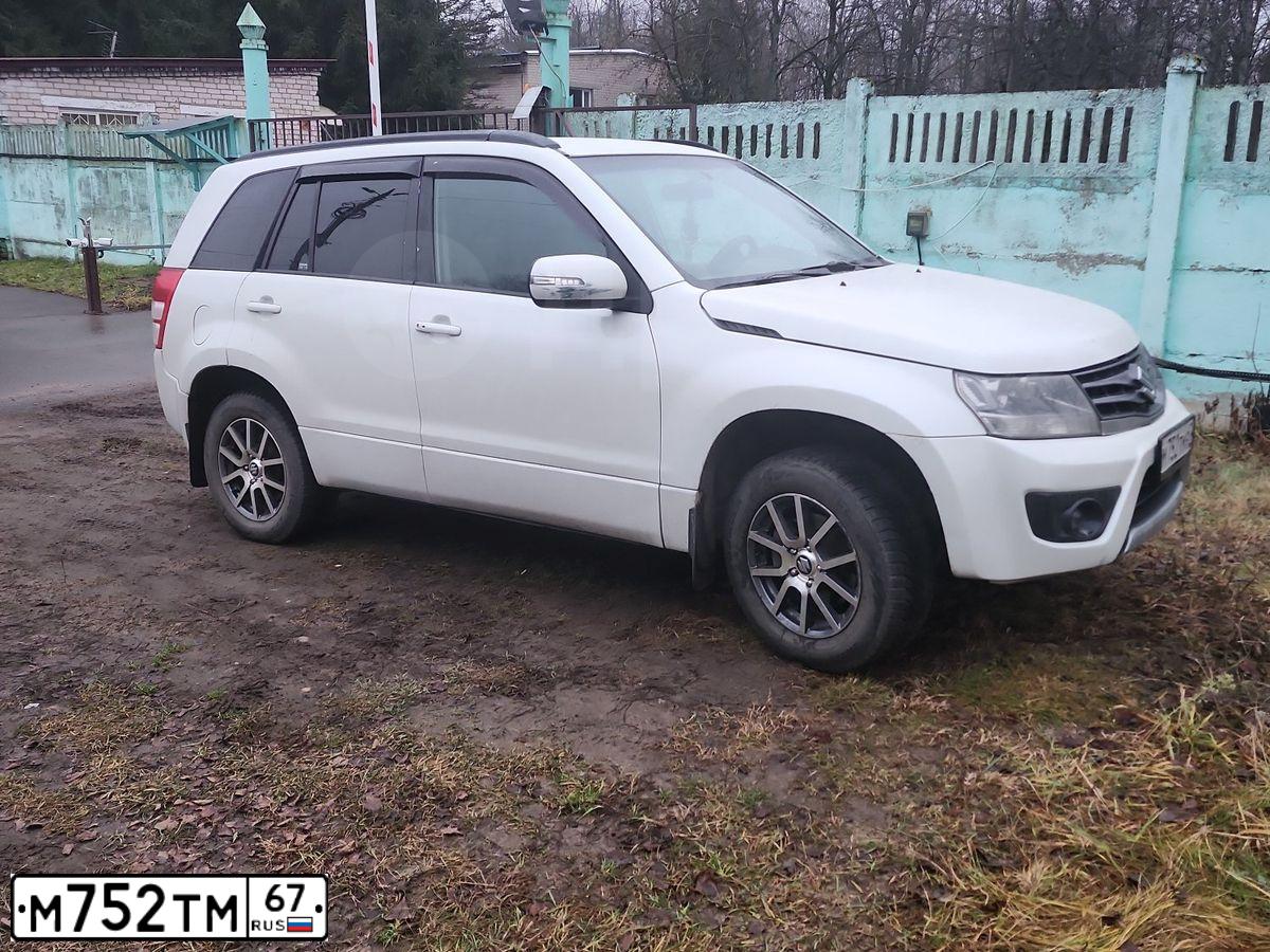 Фото автомобиля SUZUKI GRAND VITARA, 2012 — госномер М752ТМ67. Цвет: Белый