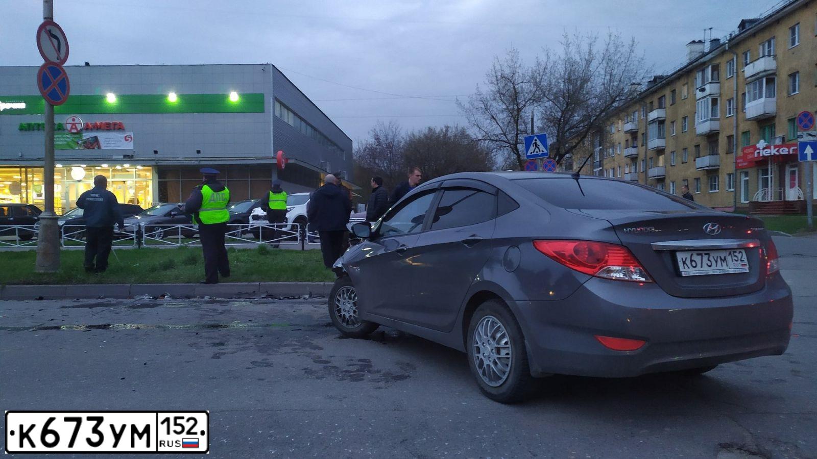 Фото автомобиля HYUNDAI SOLARIS, 2013 — госномер К673УМ152. Цвет: ЧЕРНО-СЕРЫЙ