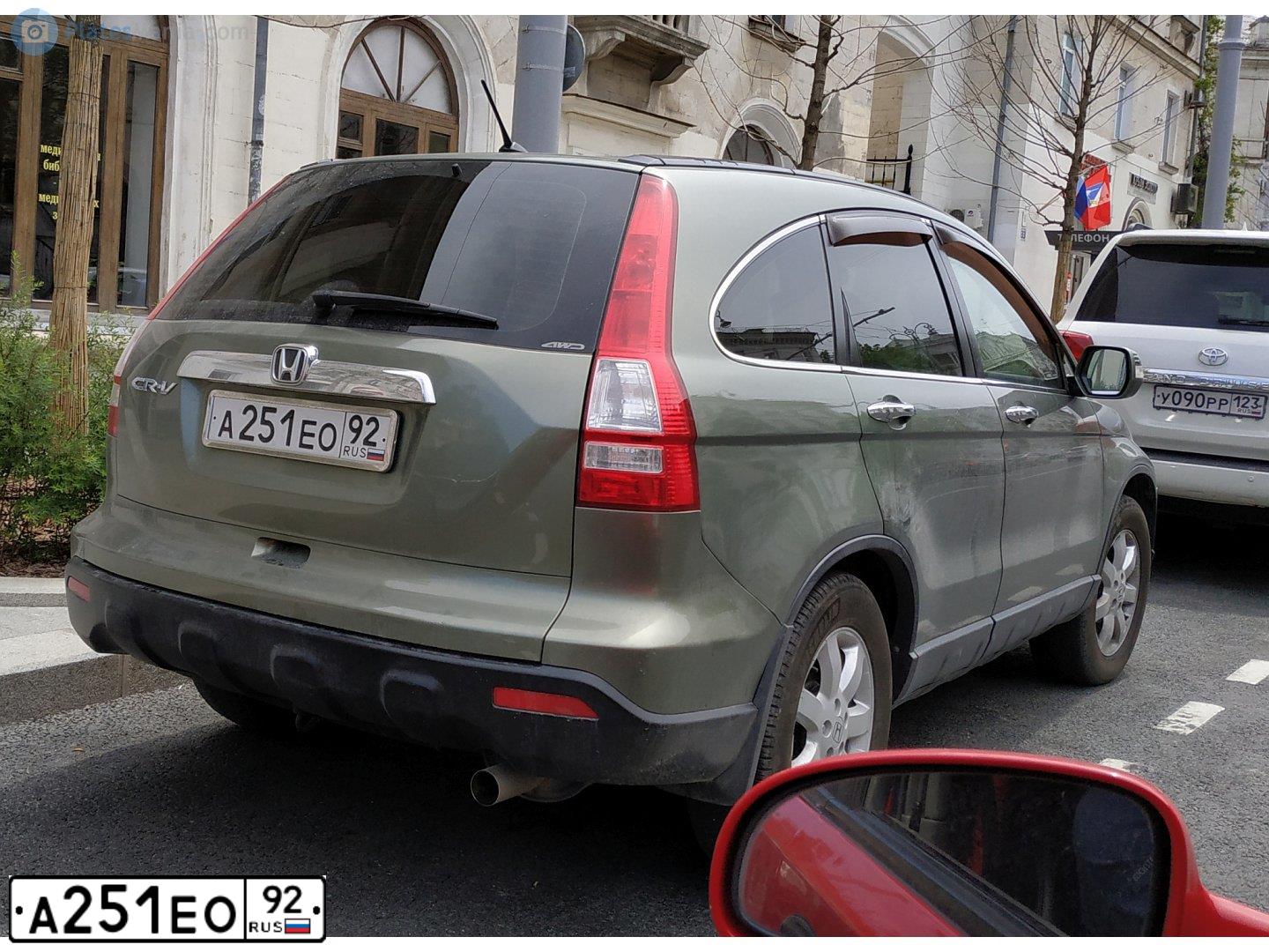Фото автомобиля HONDA CR-V, 2008 — госномер Т986НН39. Цвет: ЗЕЛЕНЫЙ