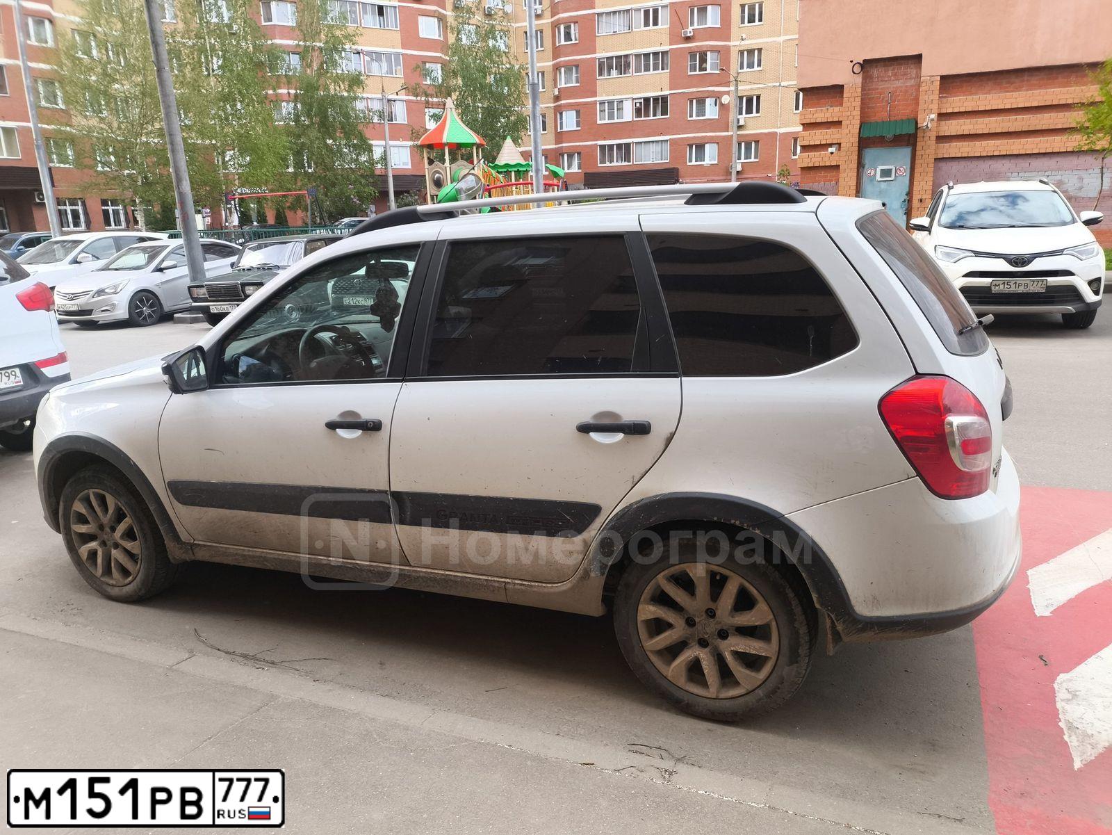 Фото автомобиля TOYOTA RAV4, 2015 — госномер М151РВ777. Цвет: БЕЛЫЙ