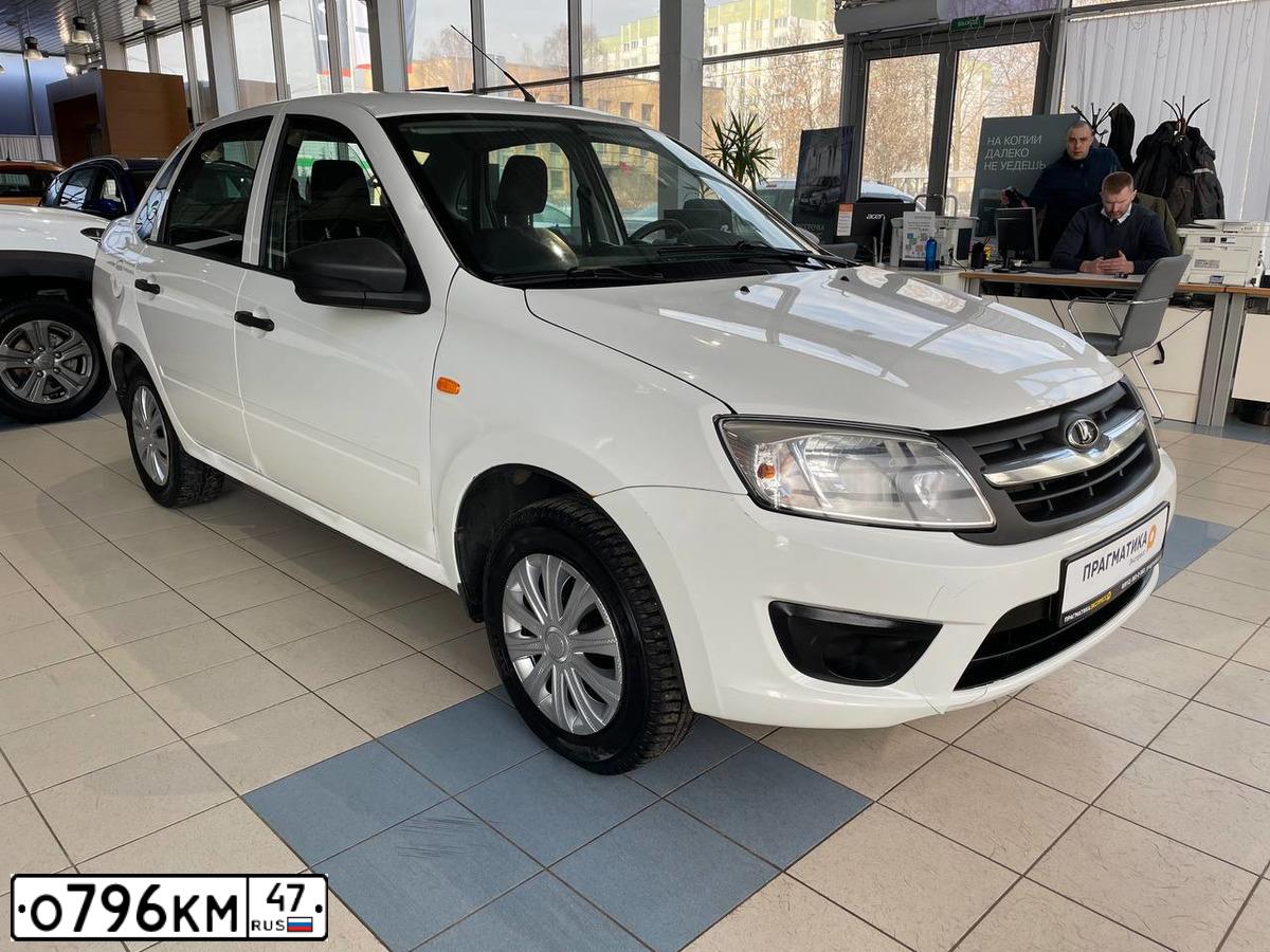 Фото автомобиля LADA 2190 GRANTA, 2015 — госномер О796КМ47. Цвет: Белый