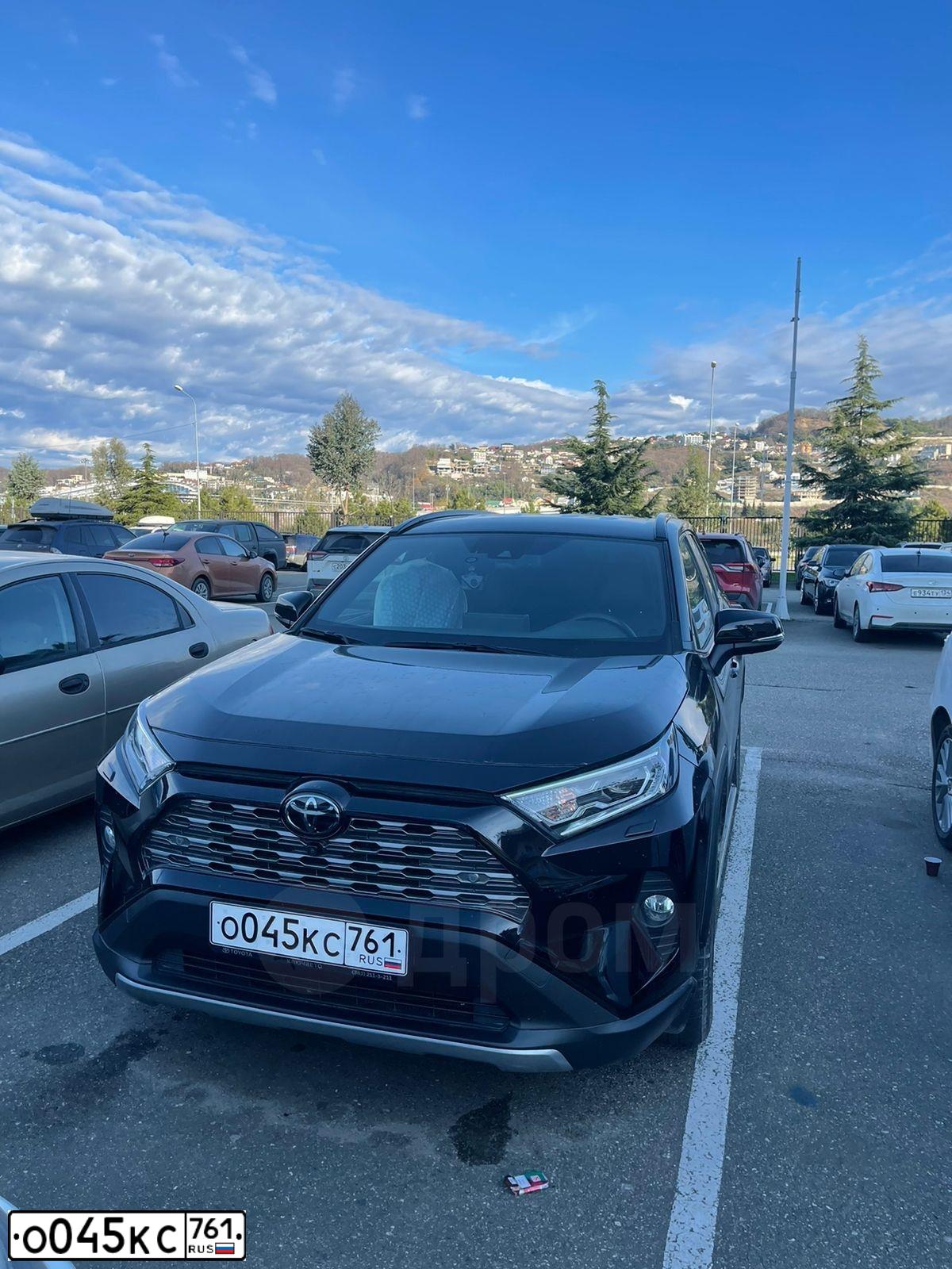 Фото автомобиля TOYOTA RAV4, 2020 — госномер А353АА61. Цвет: ЧЕРНЫЙ