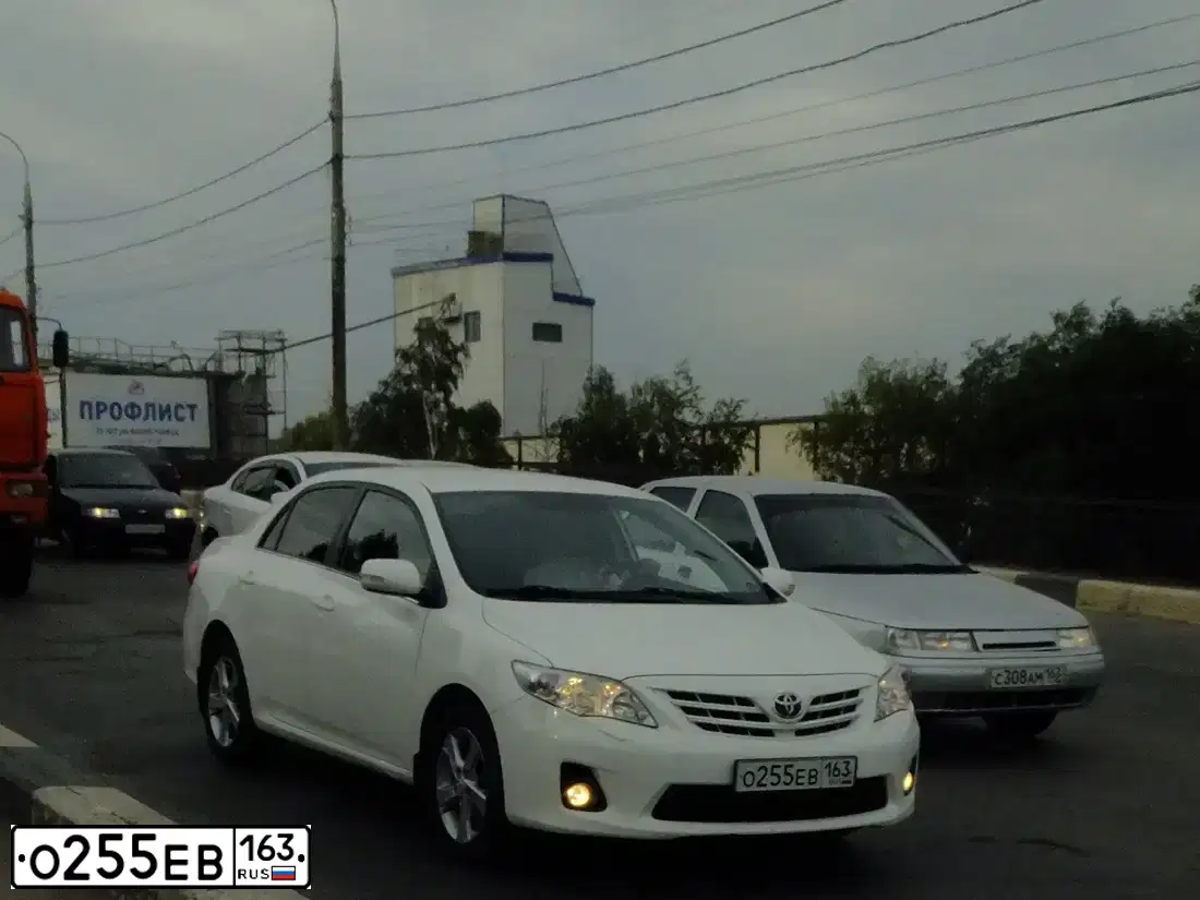 Фото автомобиля TOYOTA COROLLA, 2011 — госномер О255ЕВ163. Цвет: Белый