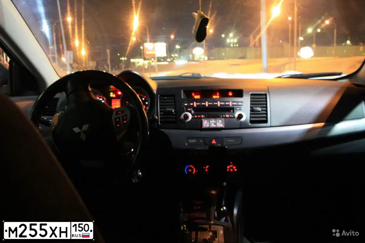 Фото автомобиля TOYOTA LANDCRUISER 200, 2008 — госномер М255ХН150. Цвет: ЗОЛОТИСТЫЙ