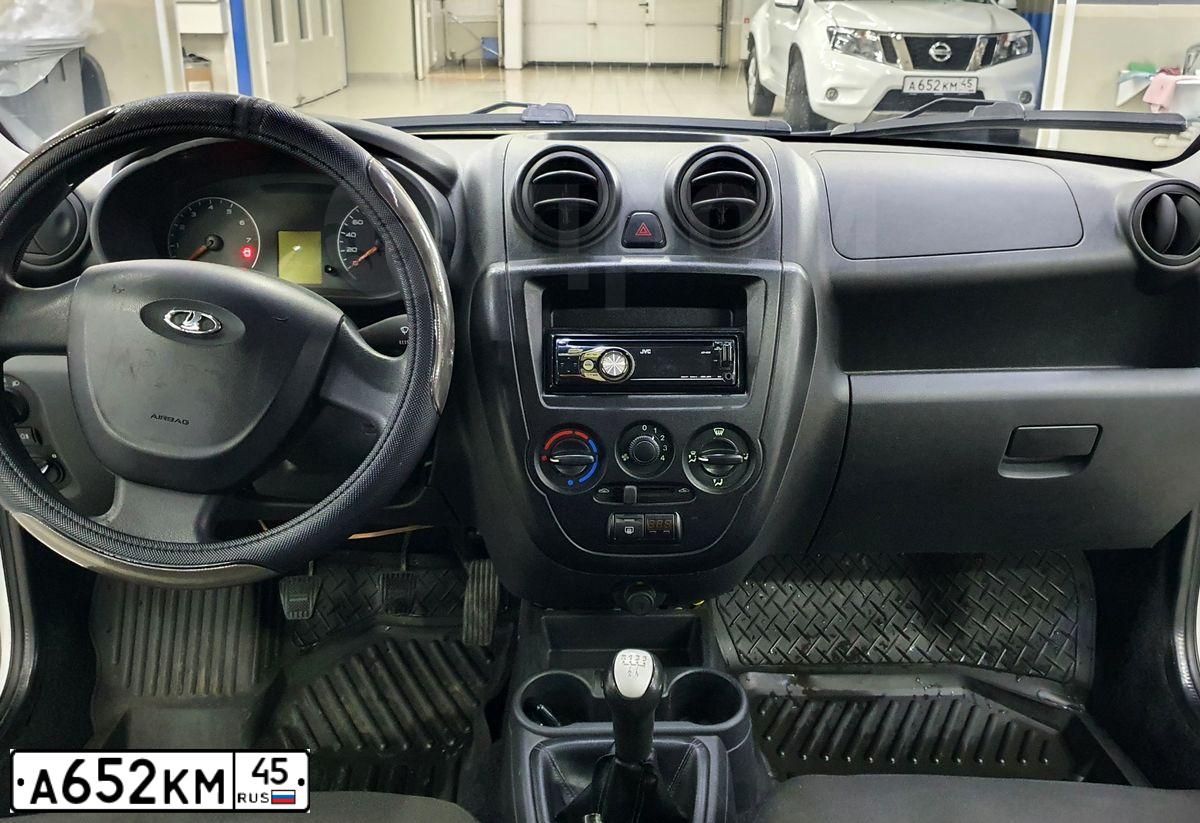 Фото автомобиля NISSAN TERRANO, 2017 — госномер А652КМ45. Цвет: Белый