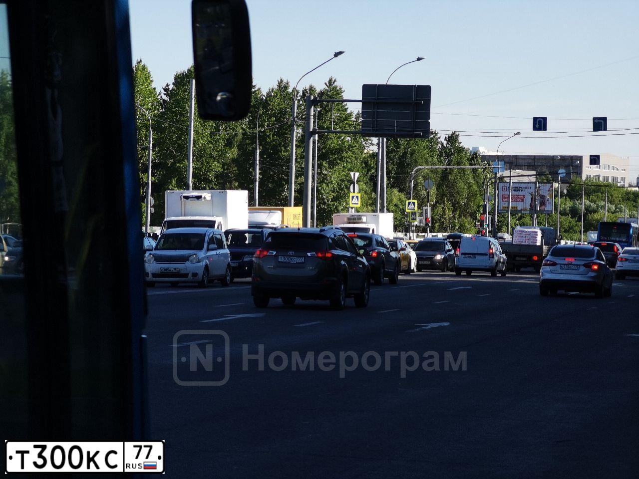 Фото автомобиля ВАЗ 21099, 1995 — госномер Т300КС77. Цвет: ВИШНЕВЫЙ