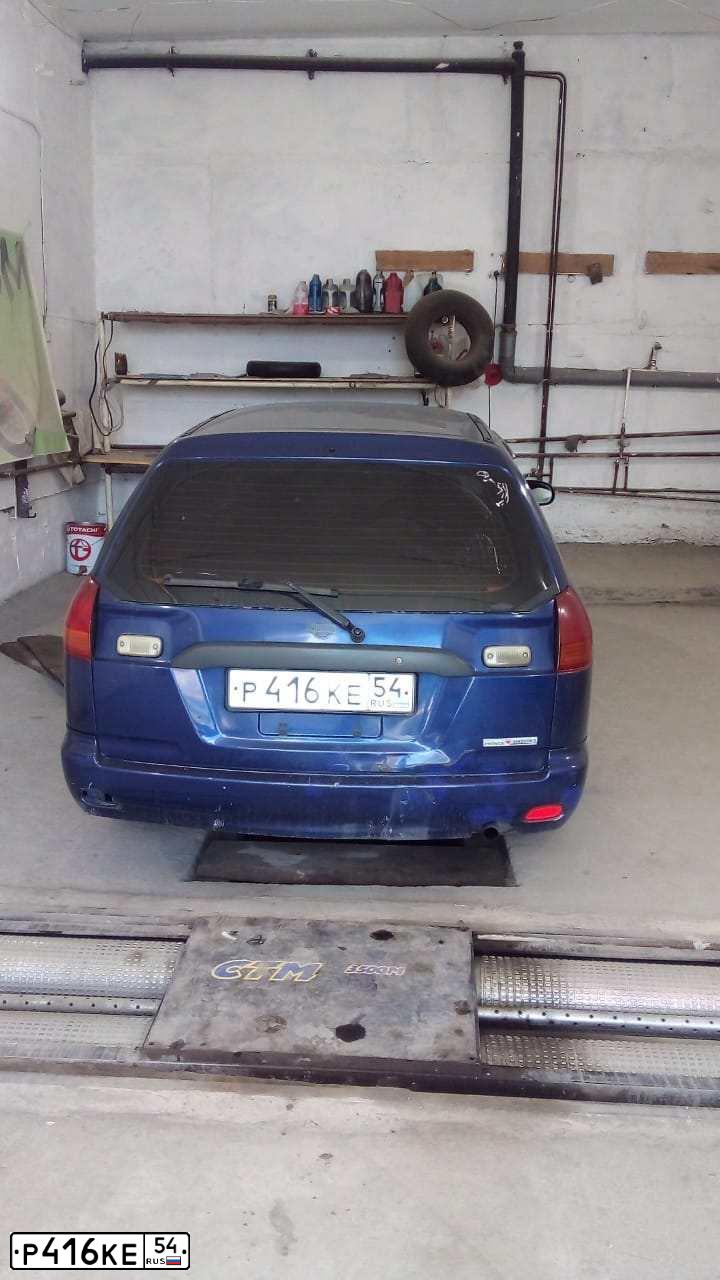 Фото автомобиля CHEVROLET TRACKER, 2001 — госномер Р416КЕ54. Цвет: СВЕТЛО-СЕРЫЙ