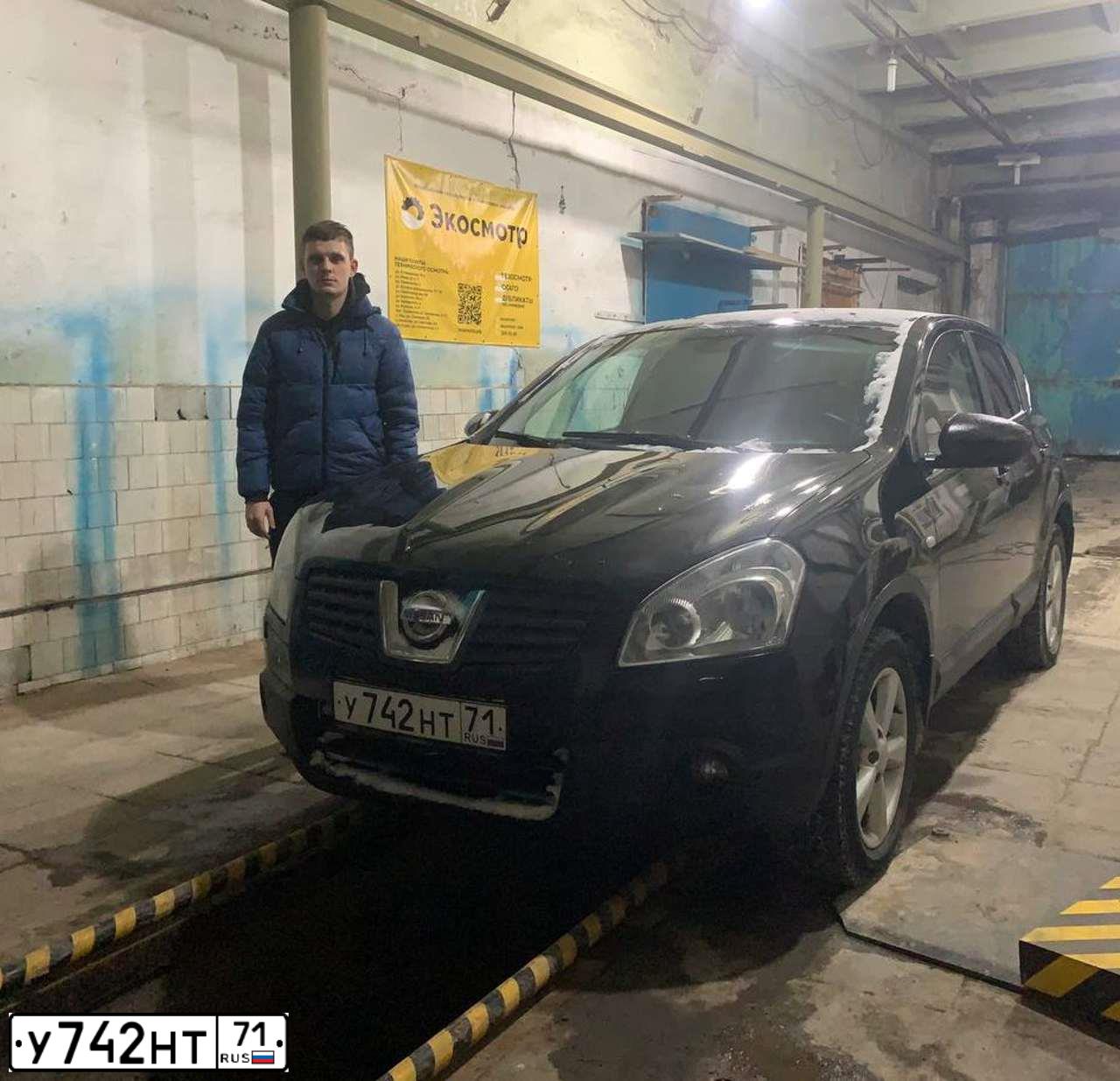 Фото автомобиля NISSAN QASHQAI, 2007 — госномер У742НТ71. Цвет: ЧЕРНЫЙ
