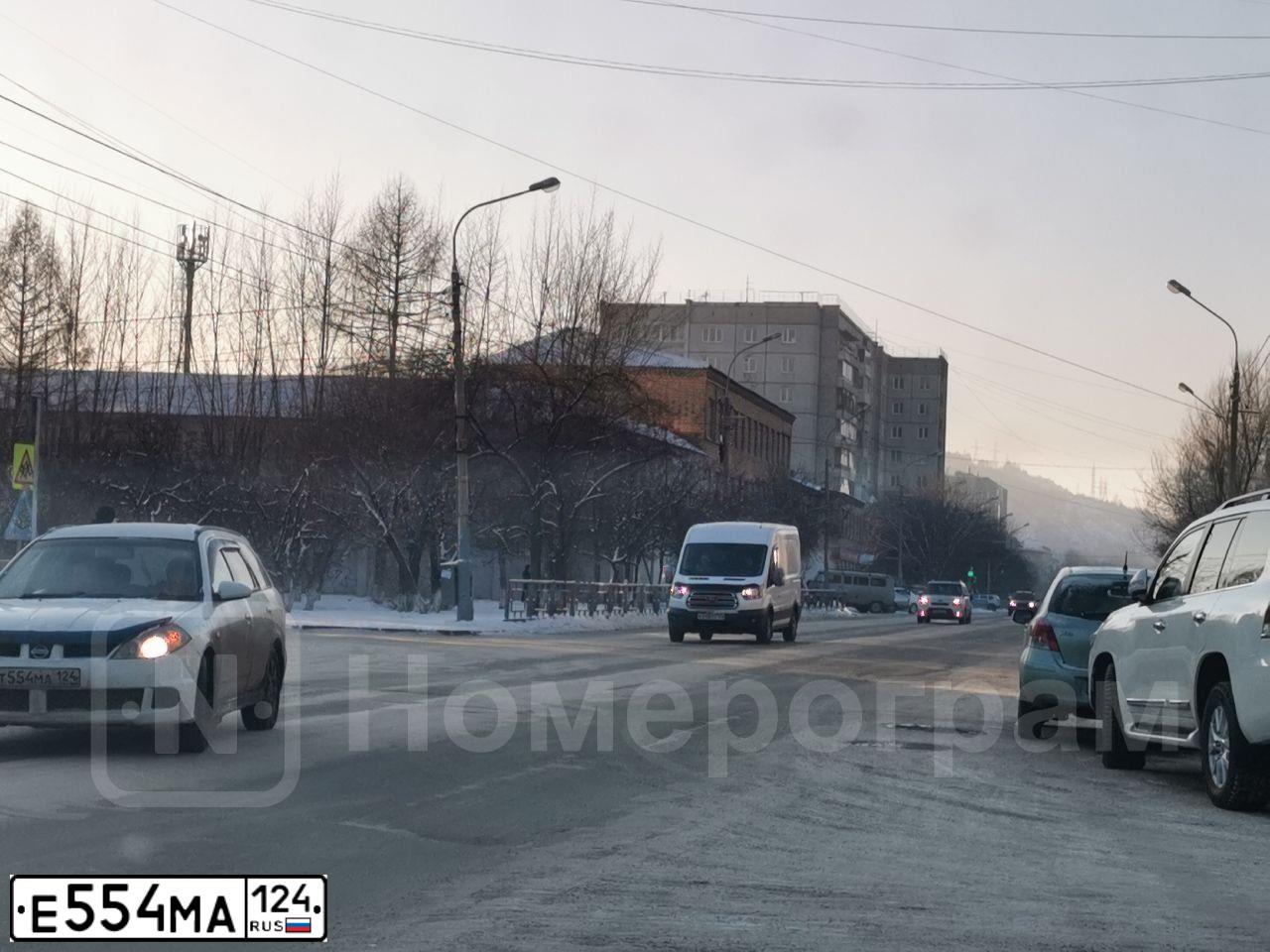 Фото автомобиля SUZUKI /GRAND/ VITARA, 2010 — госномер Е554МА124. Цвет: СИНИЙ