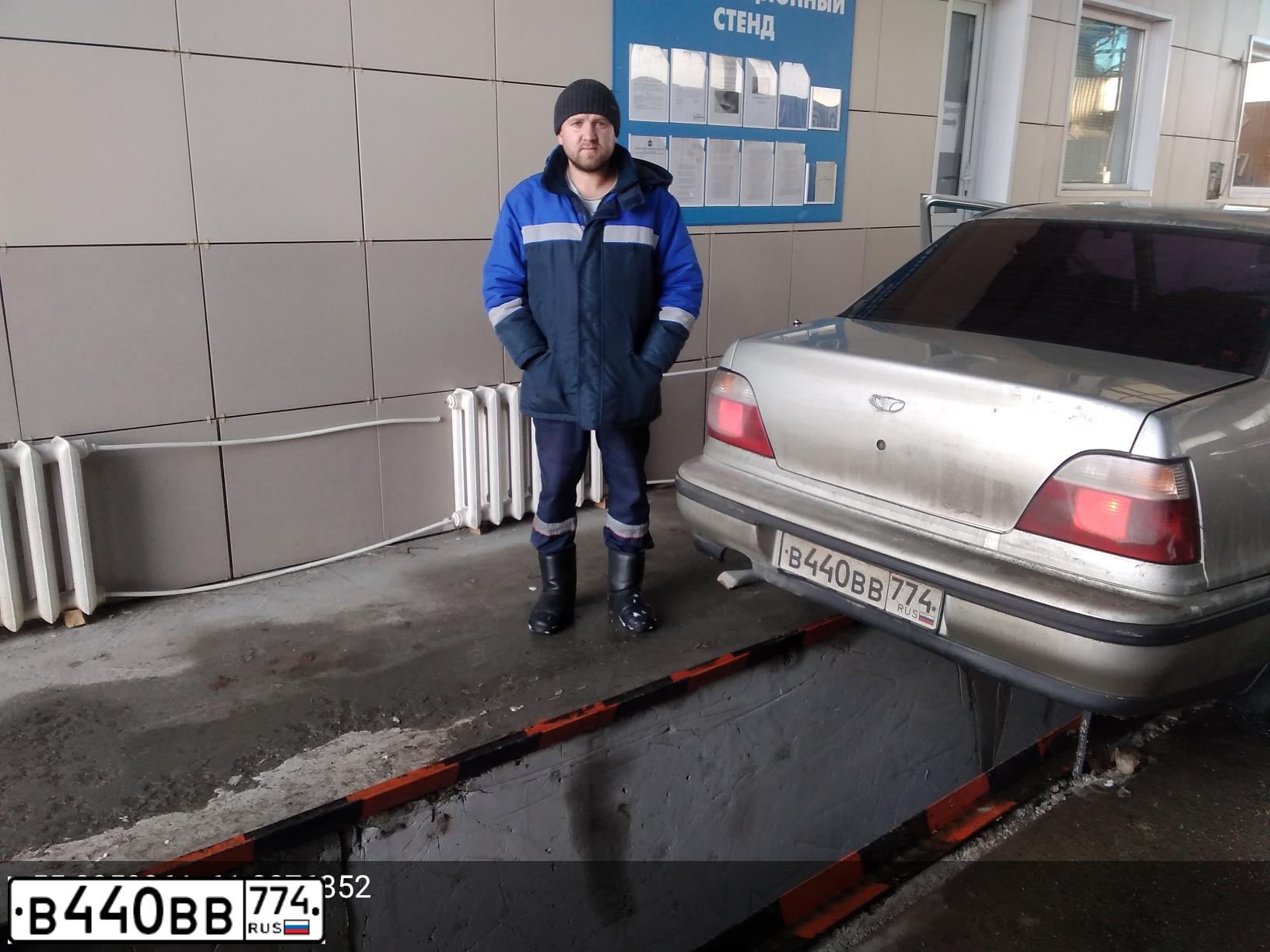 Фото автомобиля DAEWOO NEXIA, 2004 — госномер В440ВВ774. Цвет: перламутрово-серебр.