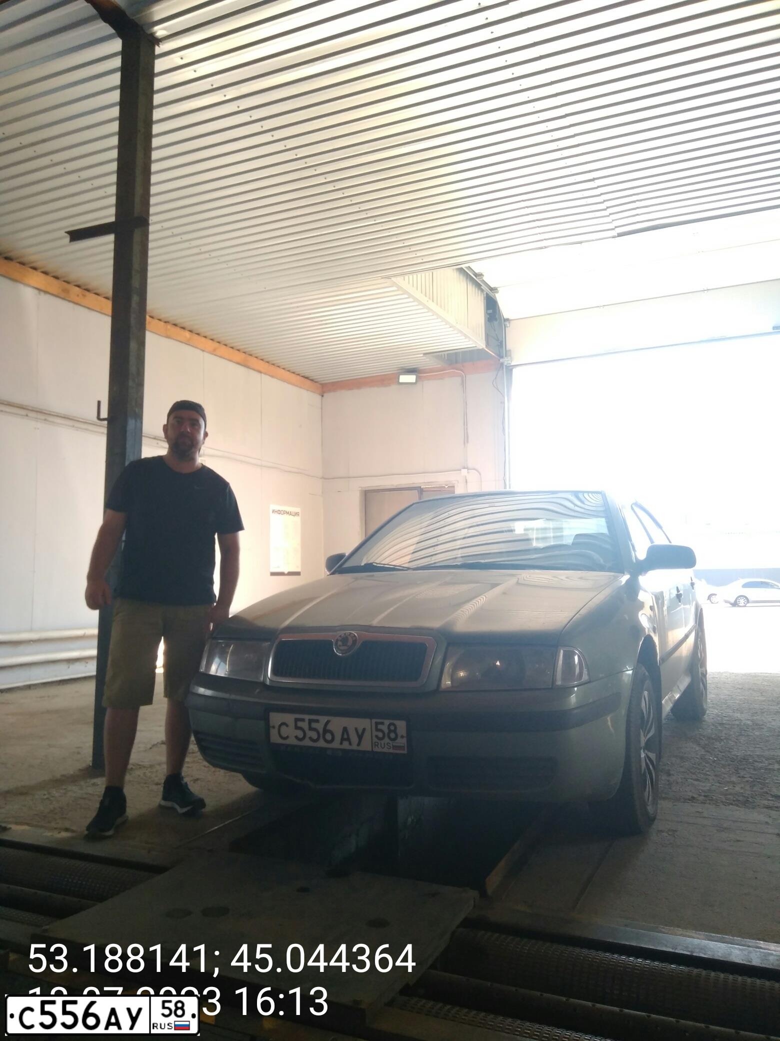 Фото автомобиля SKODA OCTAVIA, 2002 — госномер С556АУ58. Цвет: СЕРО-ЗЕЛЕНЫЙ