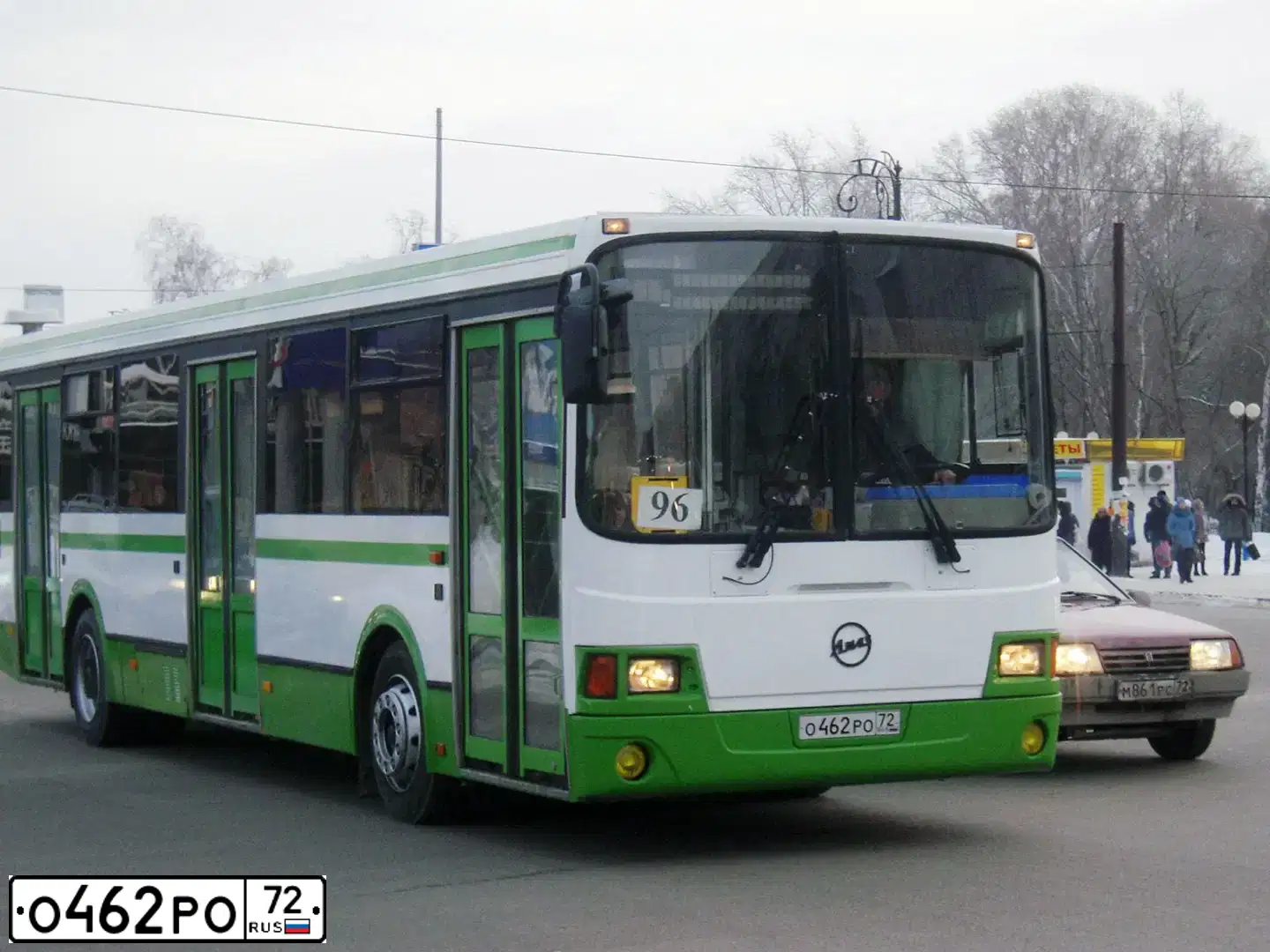 Фото автомобиля LIAZ 5293, 2006 — госномер В955СО124. Цвет: БЕЛО-ЗЕЛЕНЫЙ