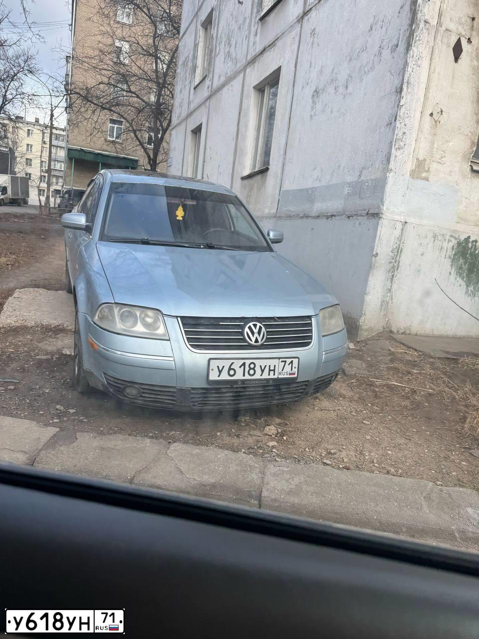 Фото автомобиля VOLKSWAGEN PASSAT, 2003 — госномер У618УН71. Цвет: серый