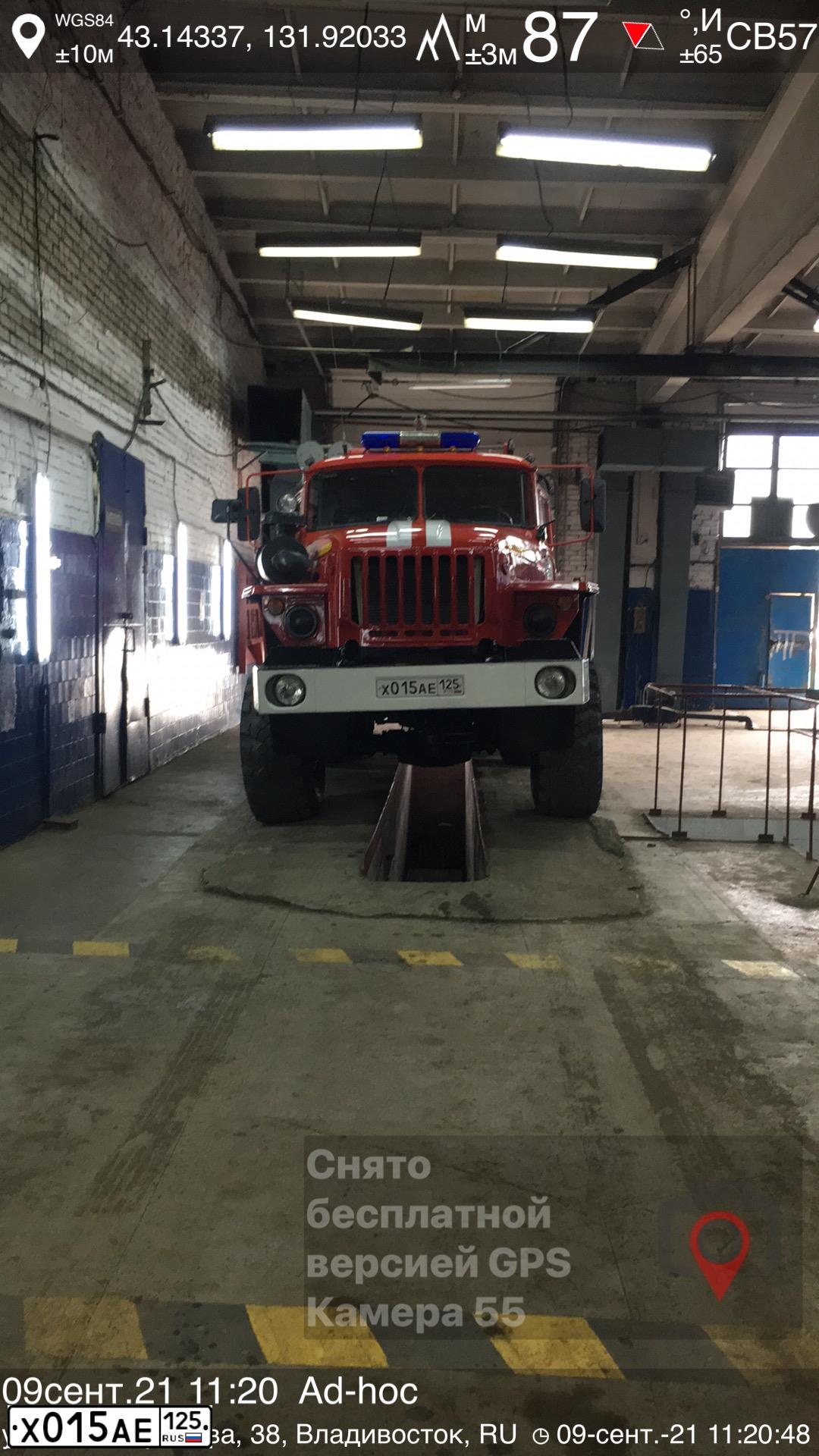 Фото автомобиля URAL 5557 /6X6/, 2010 — госномер Х015АЕ125. Цвет: ГОСТ Р 50574-2019 СХЕМА А.6