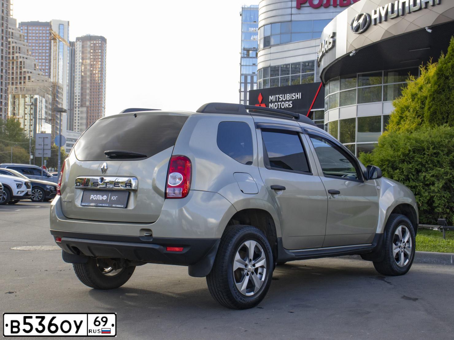 Фото автомобиля RENAULT DUSTER, 2012 — госномер В644МУ977. Цвет: БЕЖЕВЫЙ