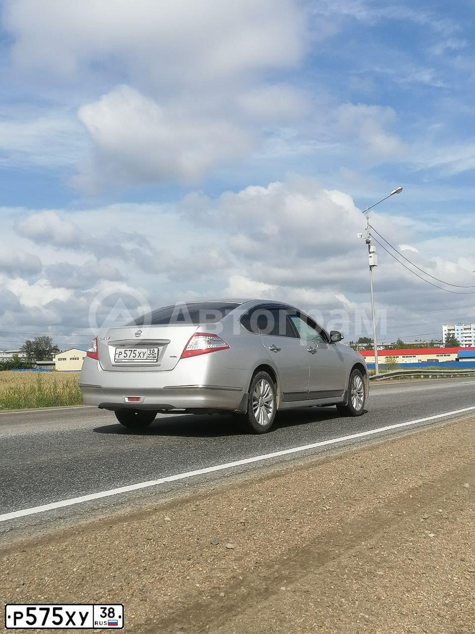 Фото автомобиля NISSAN TEANA, 2012 — госномер М641КТ138. Цвет: Серебристый