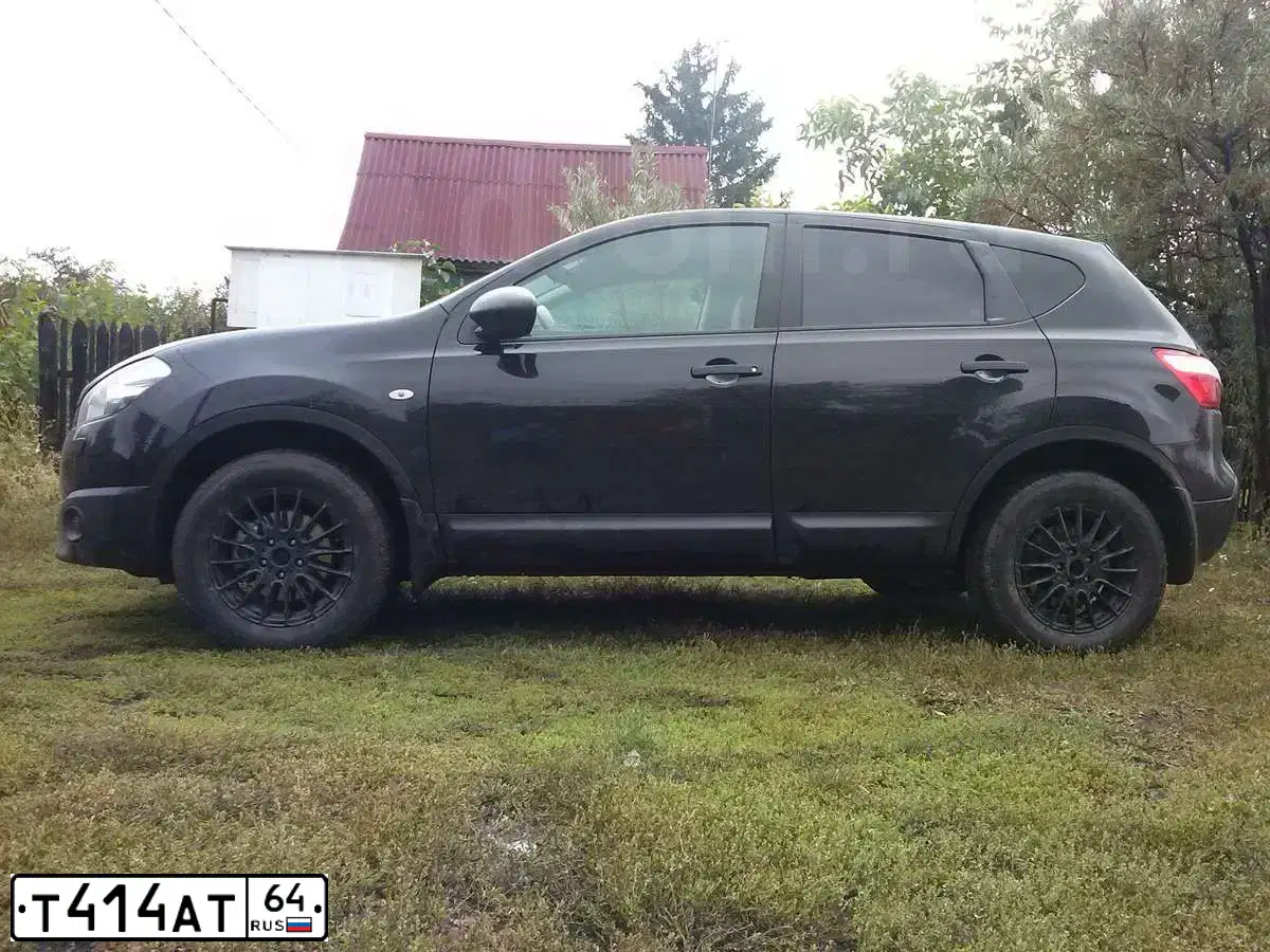 Фото автомобиля NISSAN QASHQAI, 2011 — госномер Т414АТ64. Цвет: ЧЕРНЫЙ