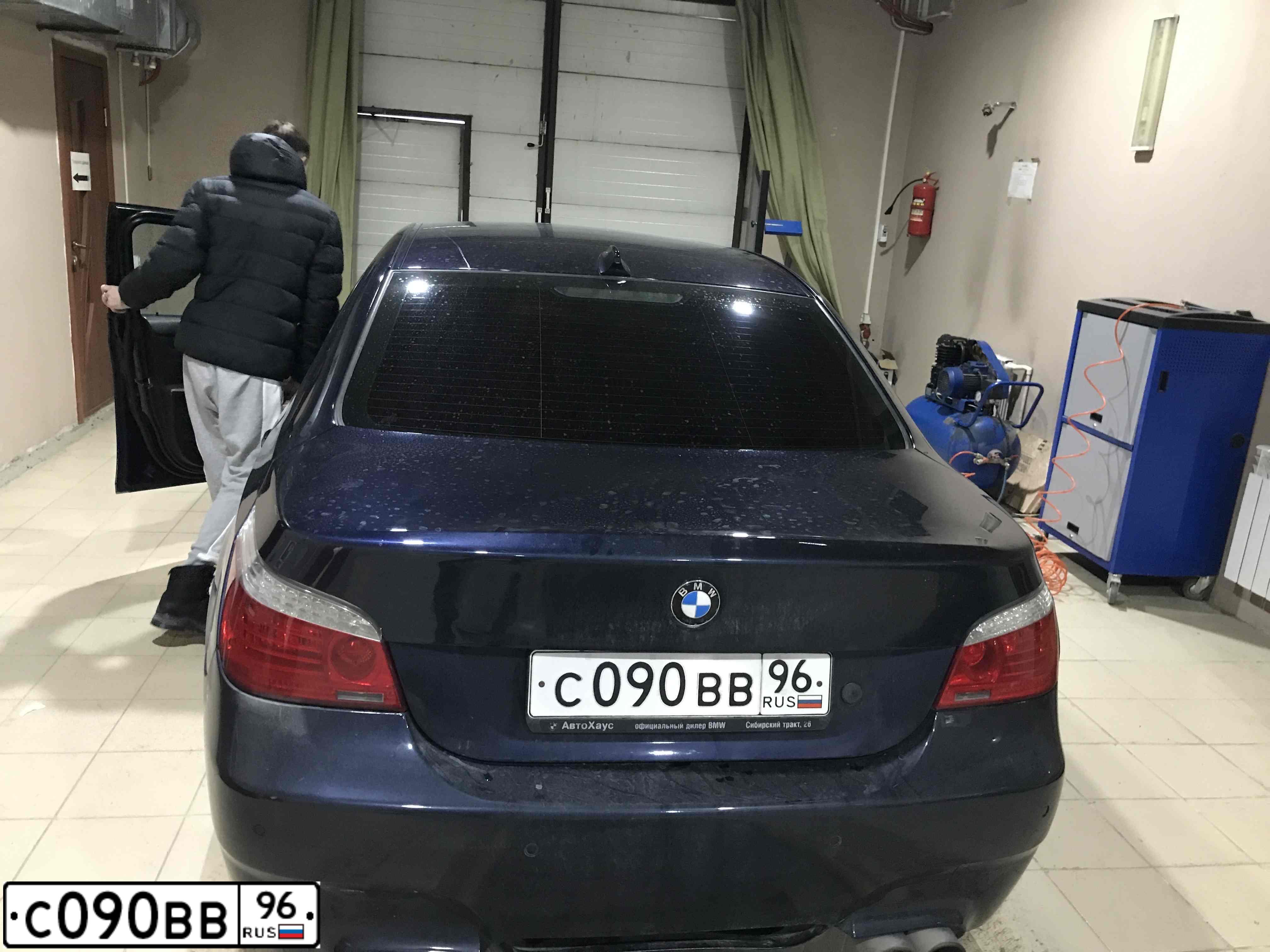 Фото автомобиля BMW W SERIE 5, 2005 — госномер С090ВВ96. Цвет: синий