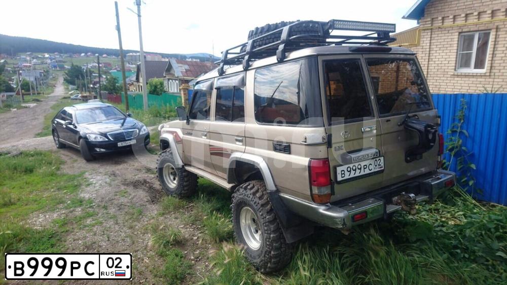 Фото автомобиля TOYOTA LANDCRUISER, 2012 — госномер С042ОТ102. Цвет: ЗОЛОТИСТЫЙ