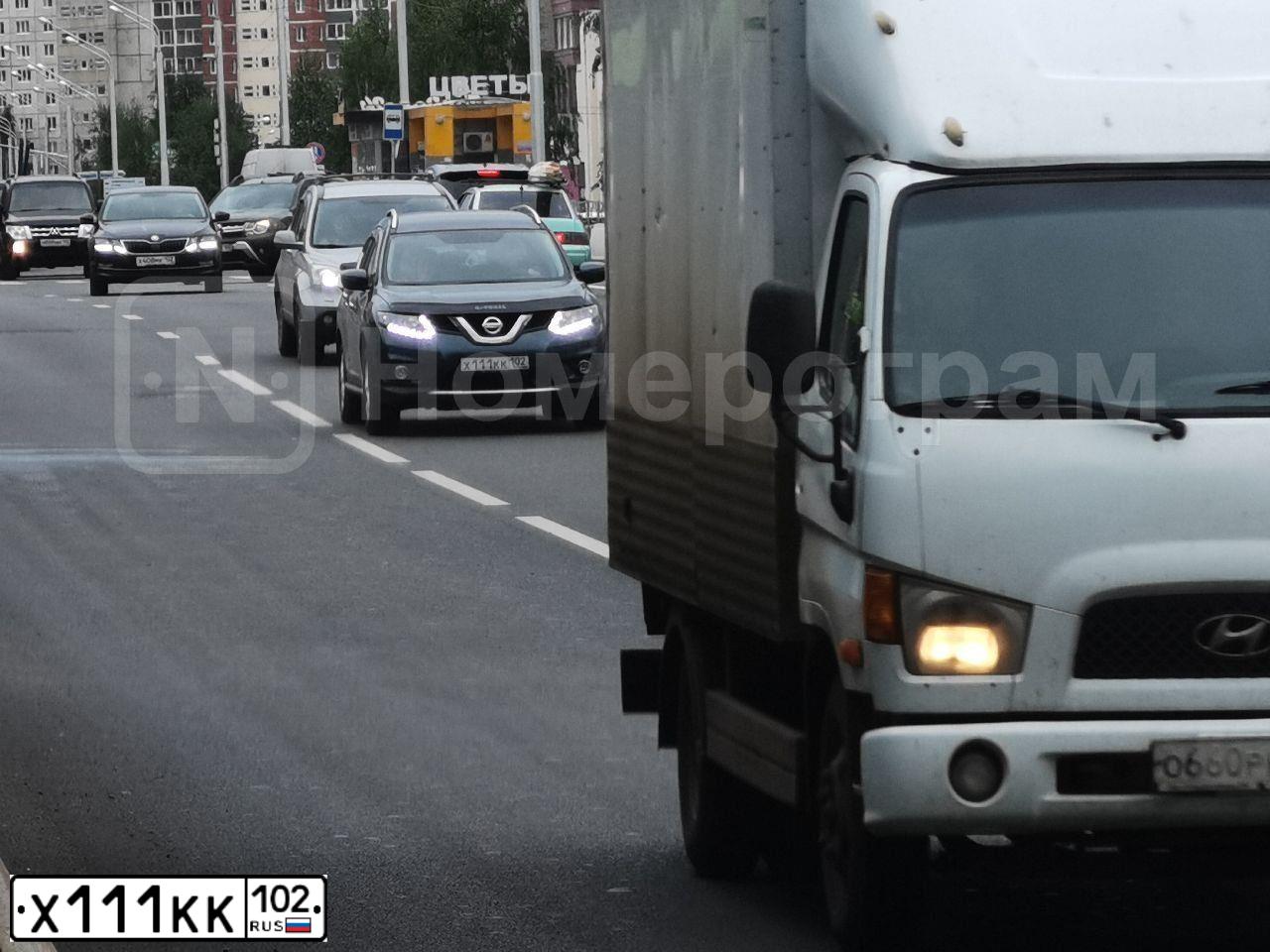 Фото автомобиля NISSAN X-TRAIL, 2018 — госномер Х111КК102. Цвет: ТЕМНО-СИНИЙ