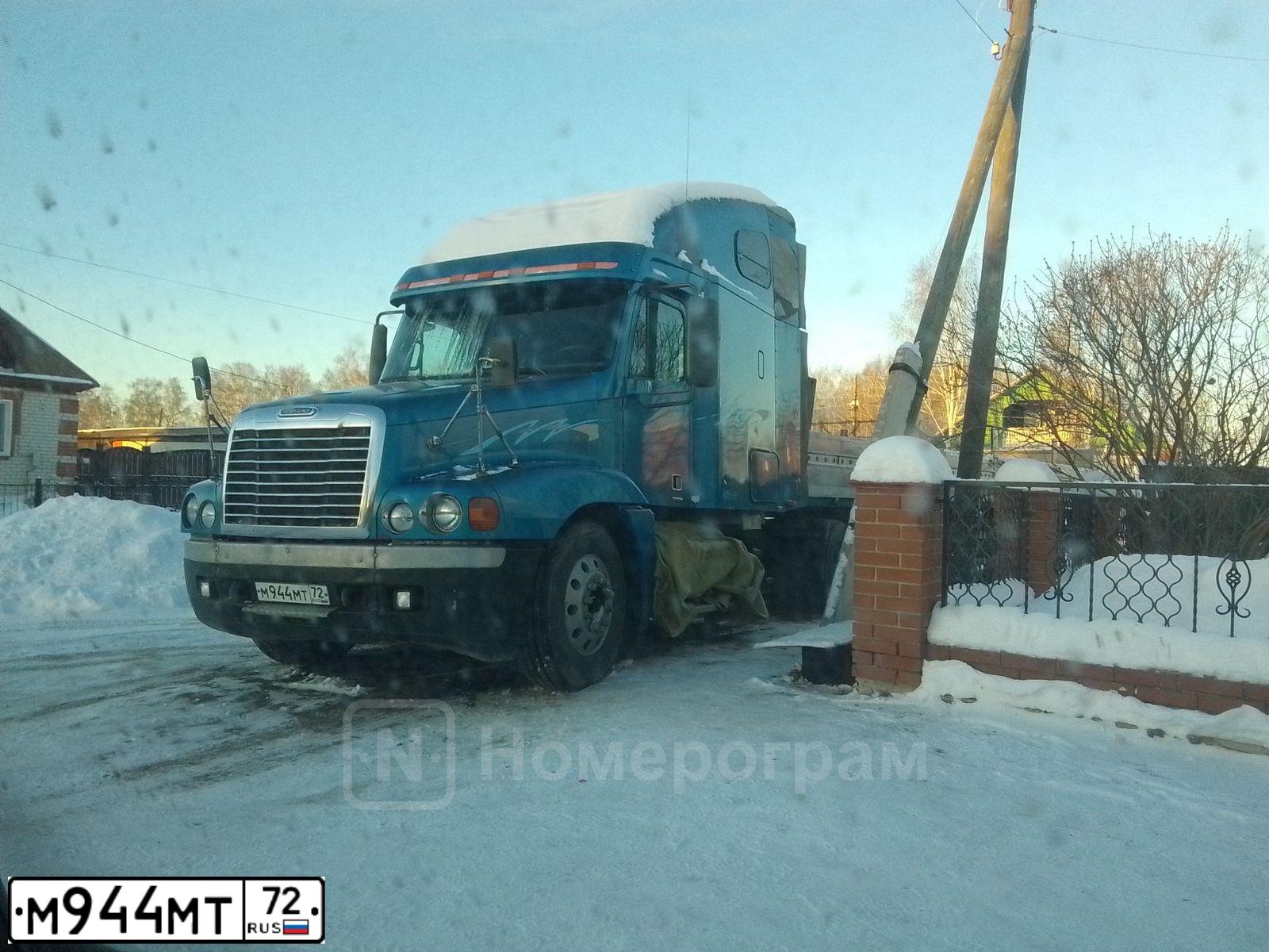 Фото автомобиля FREIGHTLINER CENTURY S/T, 2003 — госномер М944МТ72. Цвет: СИНИЙ