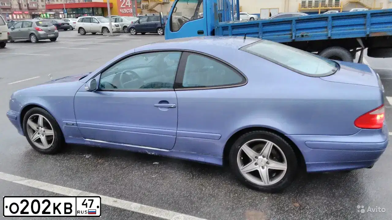 Фото автомобиля MERCEDES CLK-KLASSE, 2001 — госномер О202КВ47. Цвет: СИРЕНЕВЫЙ