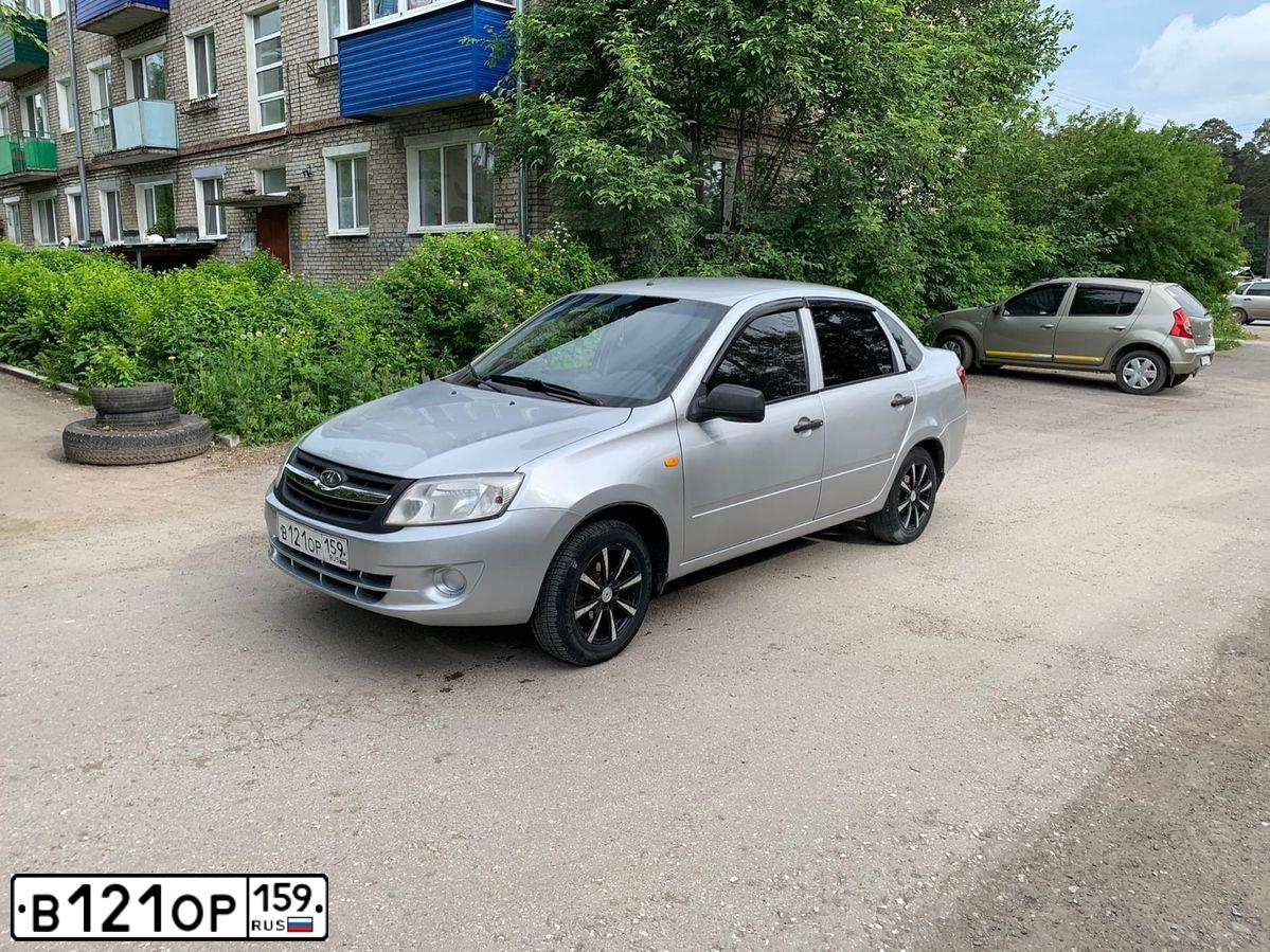 Фото автомобиля LADA 2190 GRANTA, 2012 — госномер В121ОР159. Цвет: СЕРЕБРИСТЫЙ
