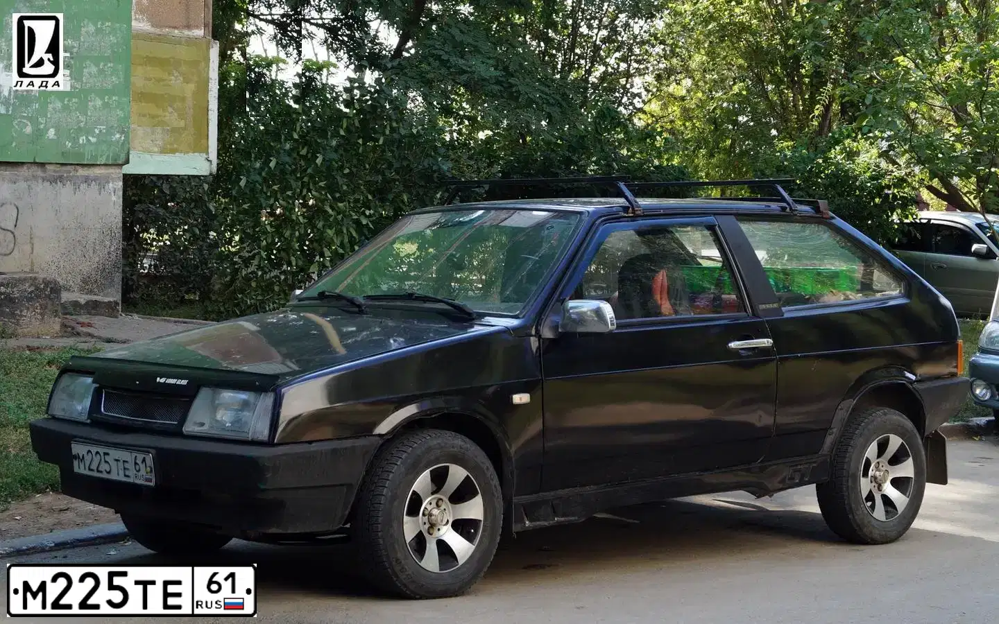 Фото автомобиля LADA 2108 SAMARA, 1986 — госномер М225ТЕ61. Цвет: ЧЕРНЫЙ