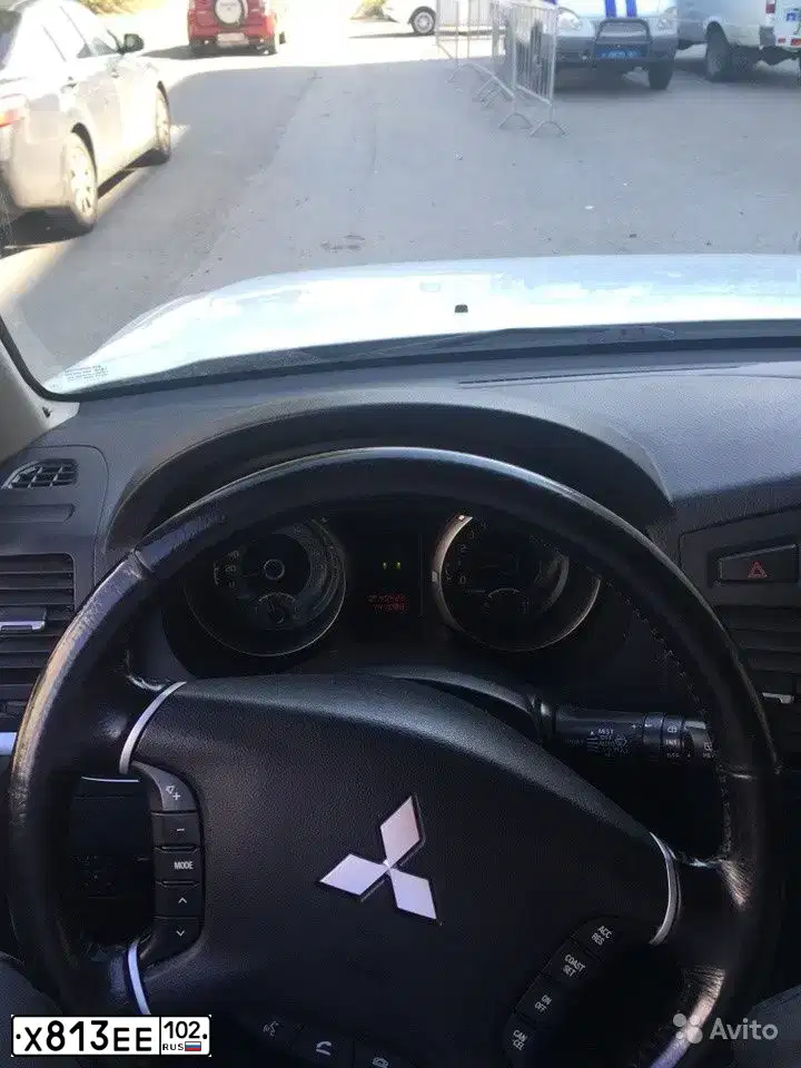 Фото автомобиля МИЦУБИСИ ПАДЖЕРО 3.0 LWB, 2013 — госномер В079ВТ797. Цвет: Белый