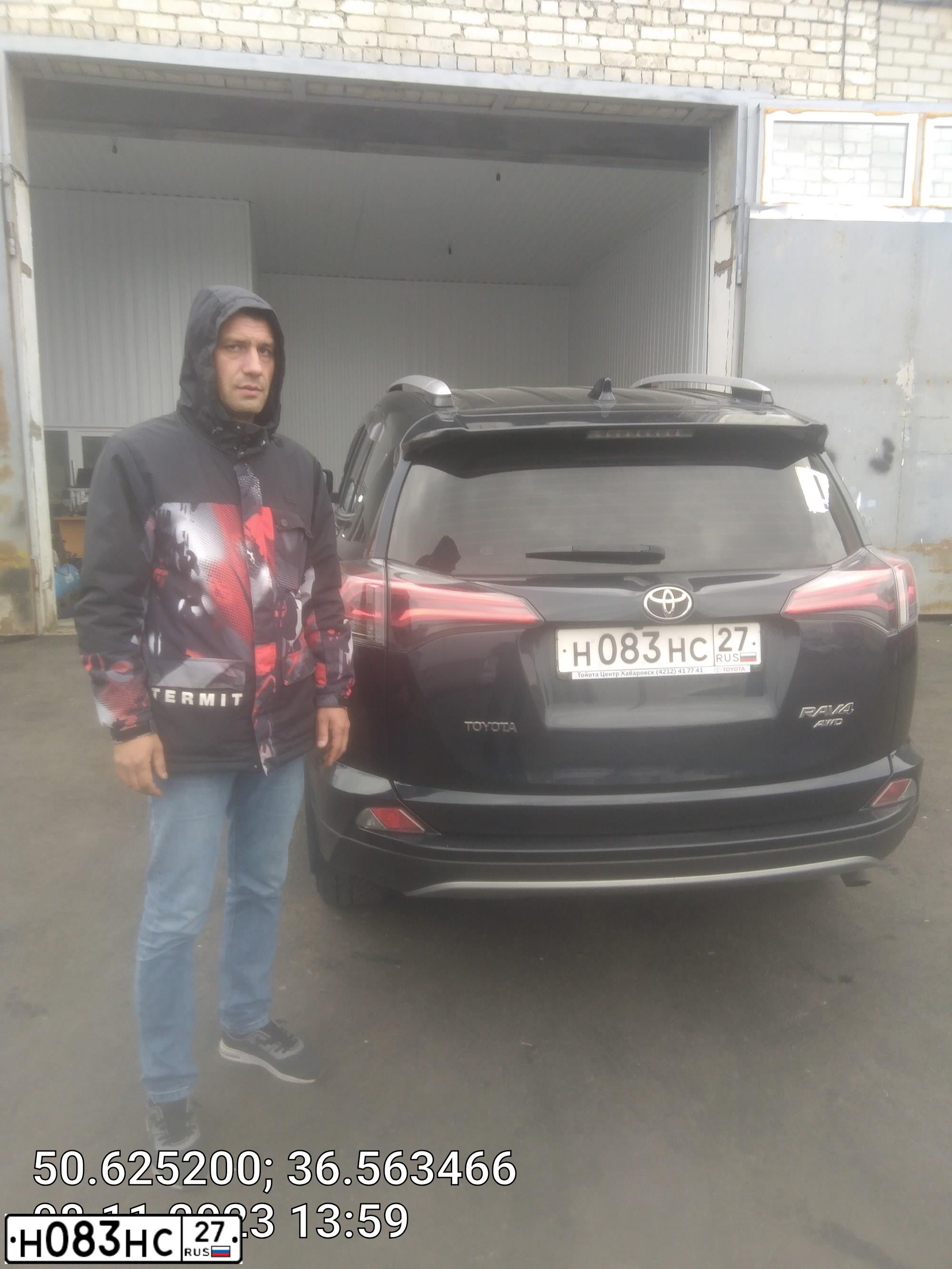 Фото автомобиля TOYOTA RAV4, 2017 — госномер Н083НС27. Цвет: ТЕМНО-СЕРЫЙ МЕТАЛЛИК