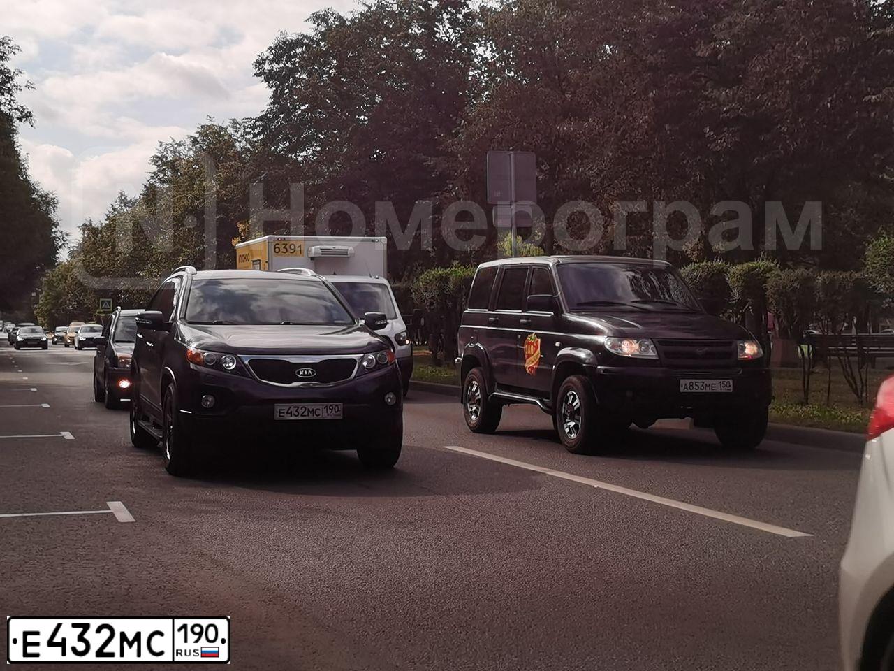 Фото автомобиля MITSUBISHI OUTLANDER, 2008 — госномер Е432МС190. Цвет: СЕРЫЙ
